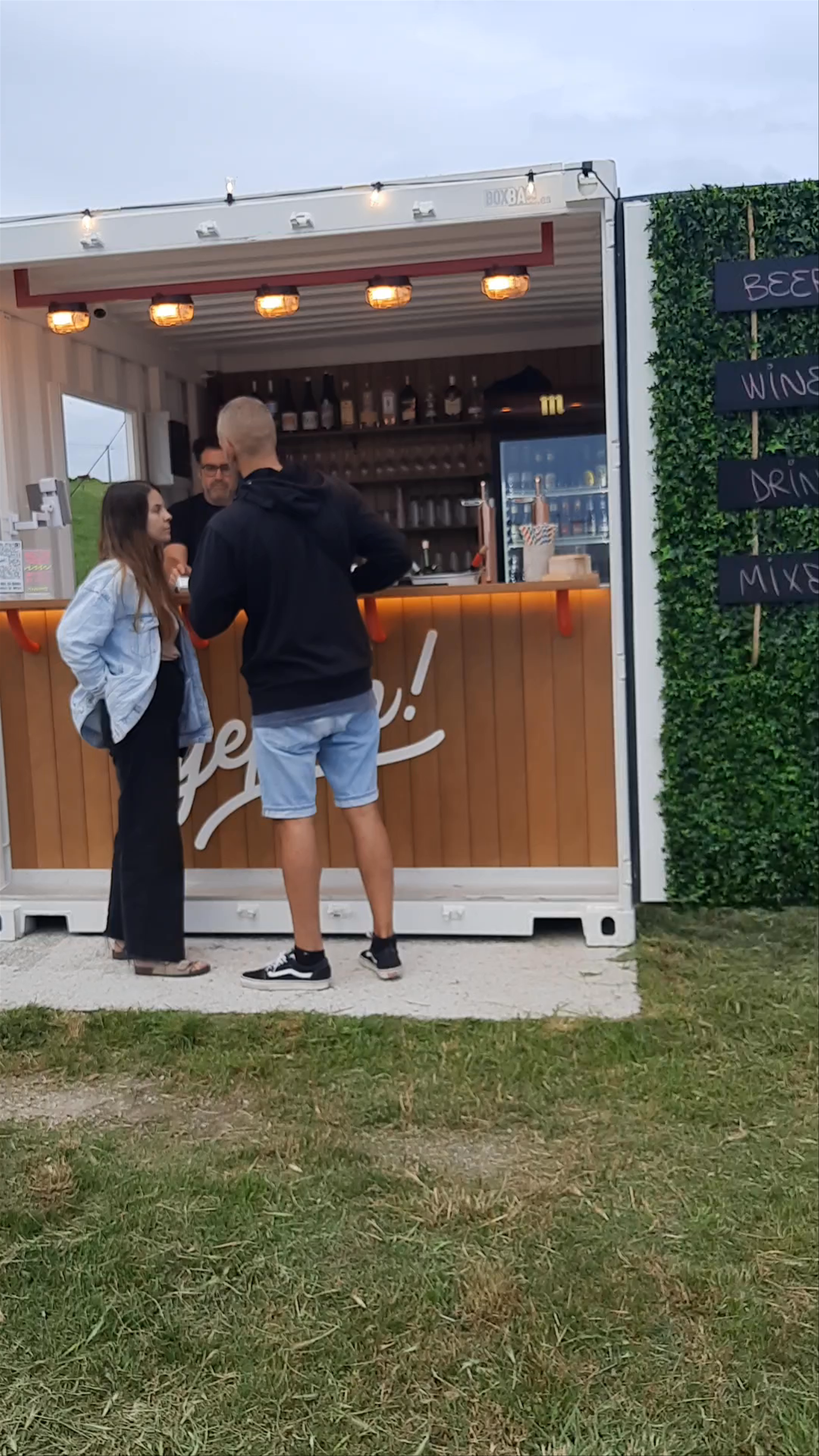 Yepah! Bar: Sunset Vibes and Live Music in San Vicente de la Barquera