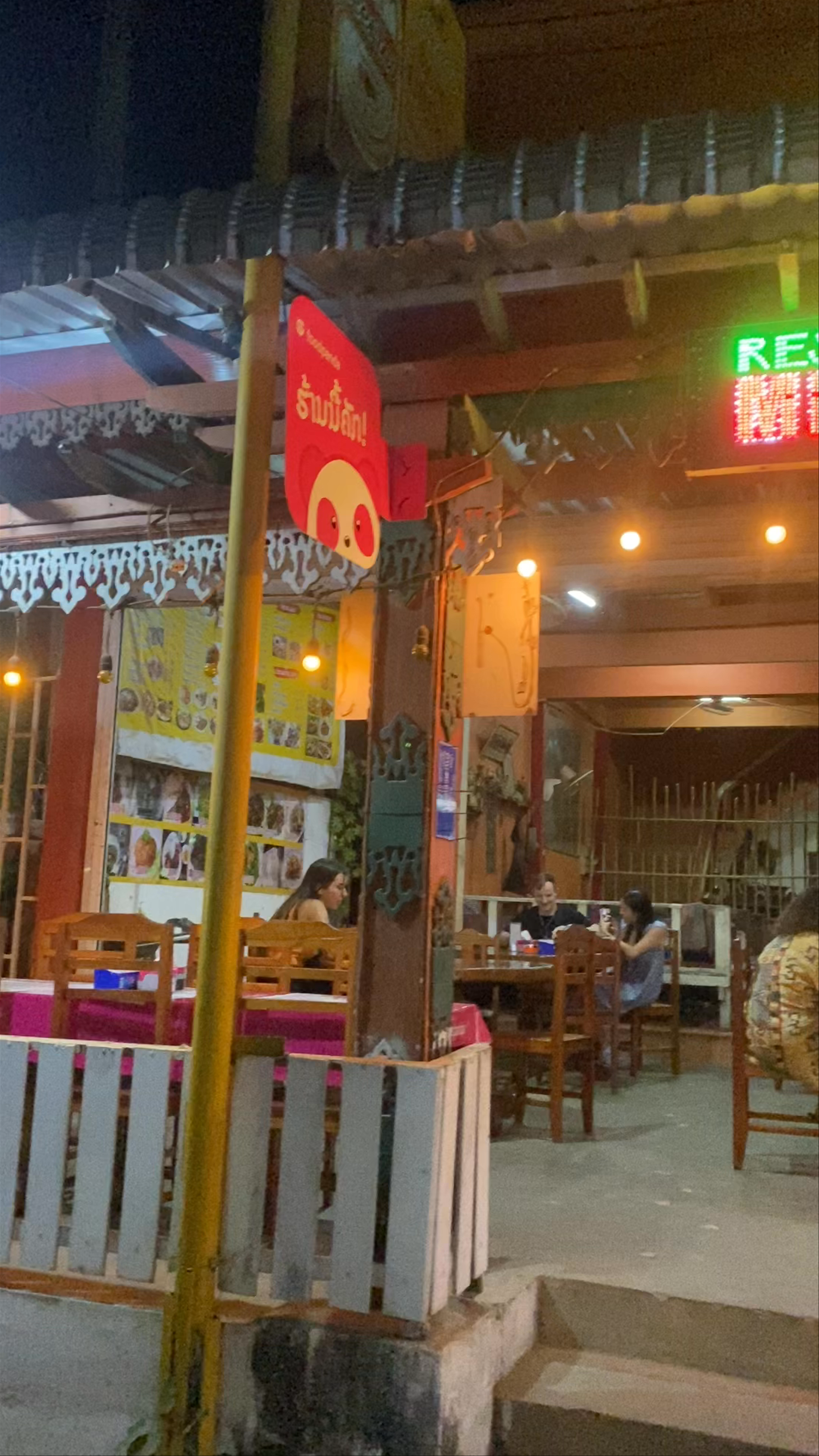 Milan Pizza in Vang Vieng: A Cozy Night Out in Laos