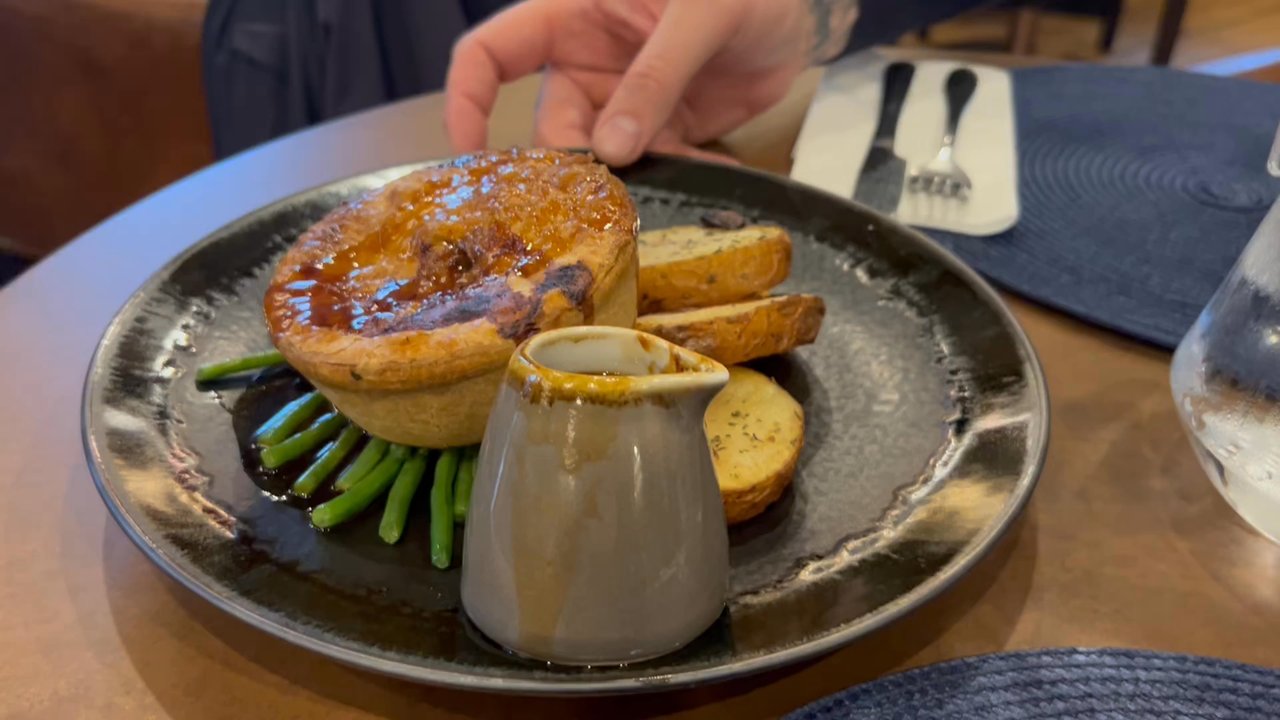 Mash Tun - Venison bourguingnon pie - Pubs Near Me - Aberlour, MRY
