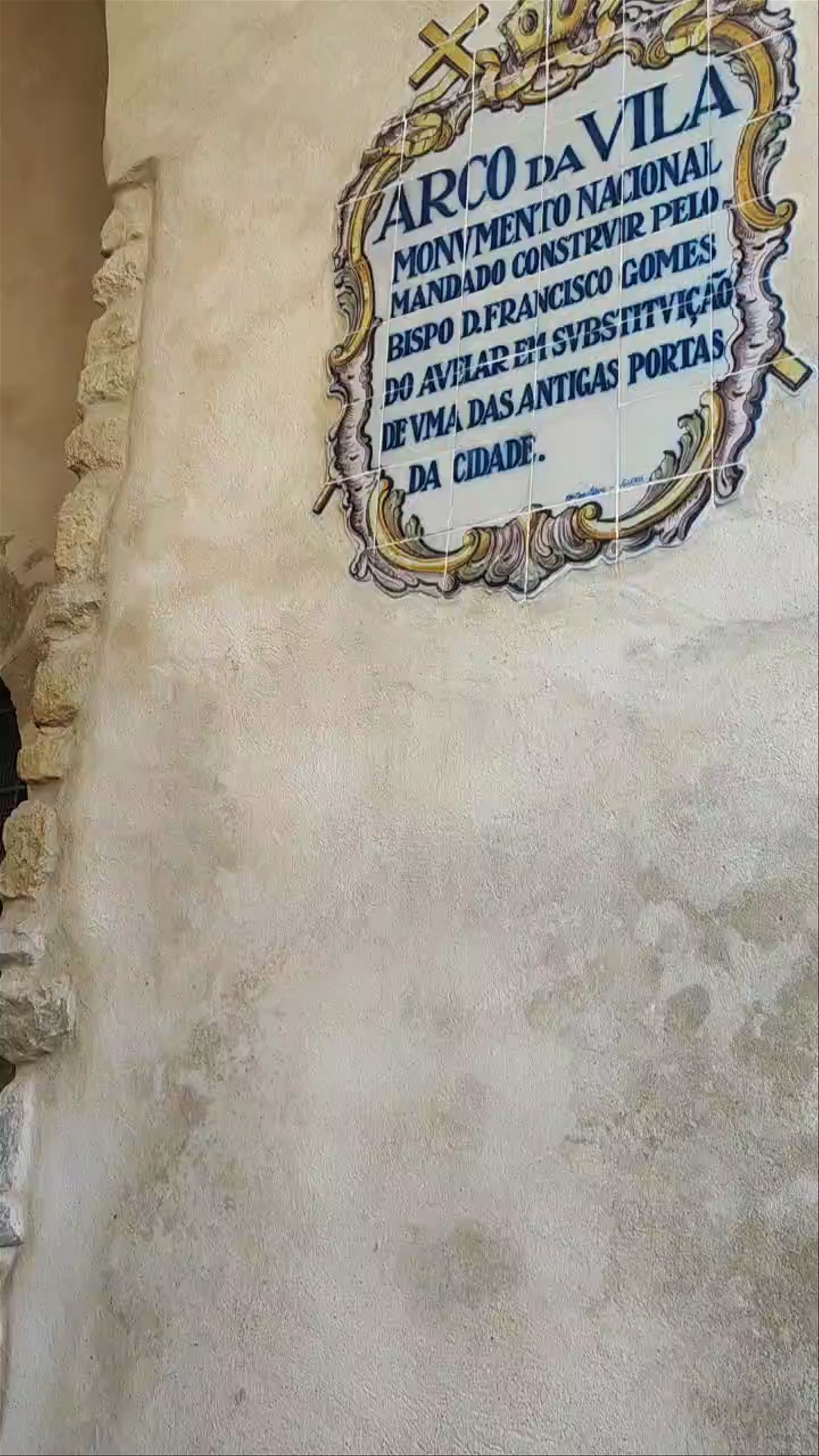 Arco da Vila: Historic Gateway in Faro, Portugal
