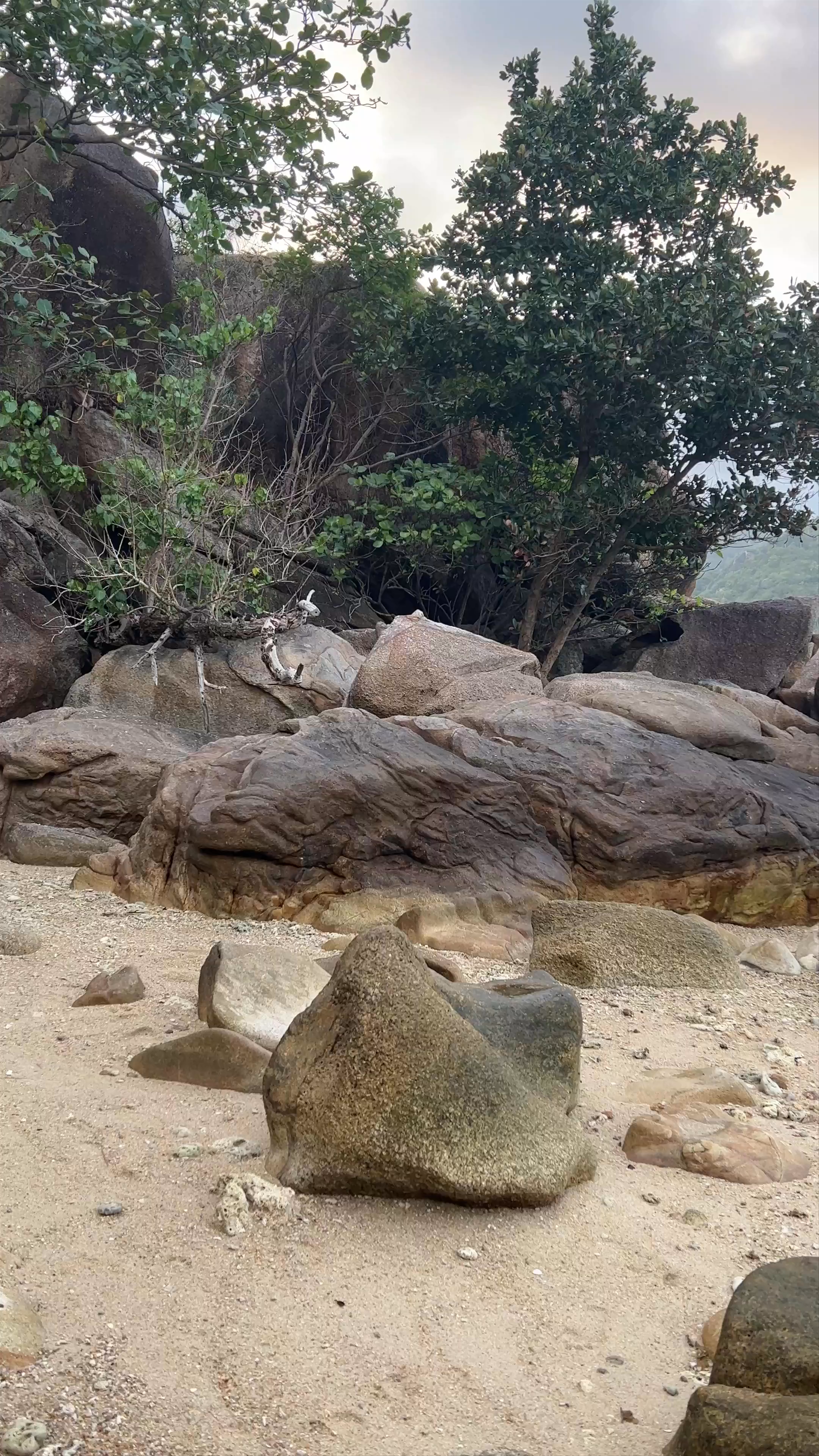 Silver Beach Serenity: Tranquil Rocky Shores of Ko Samui