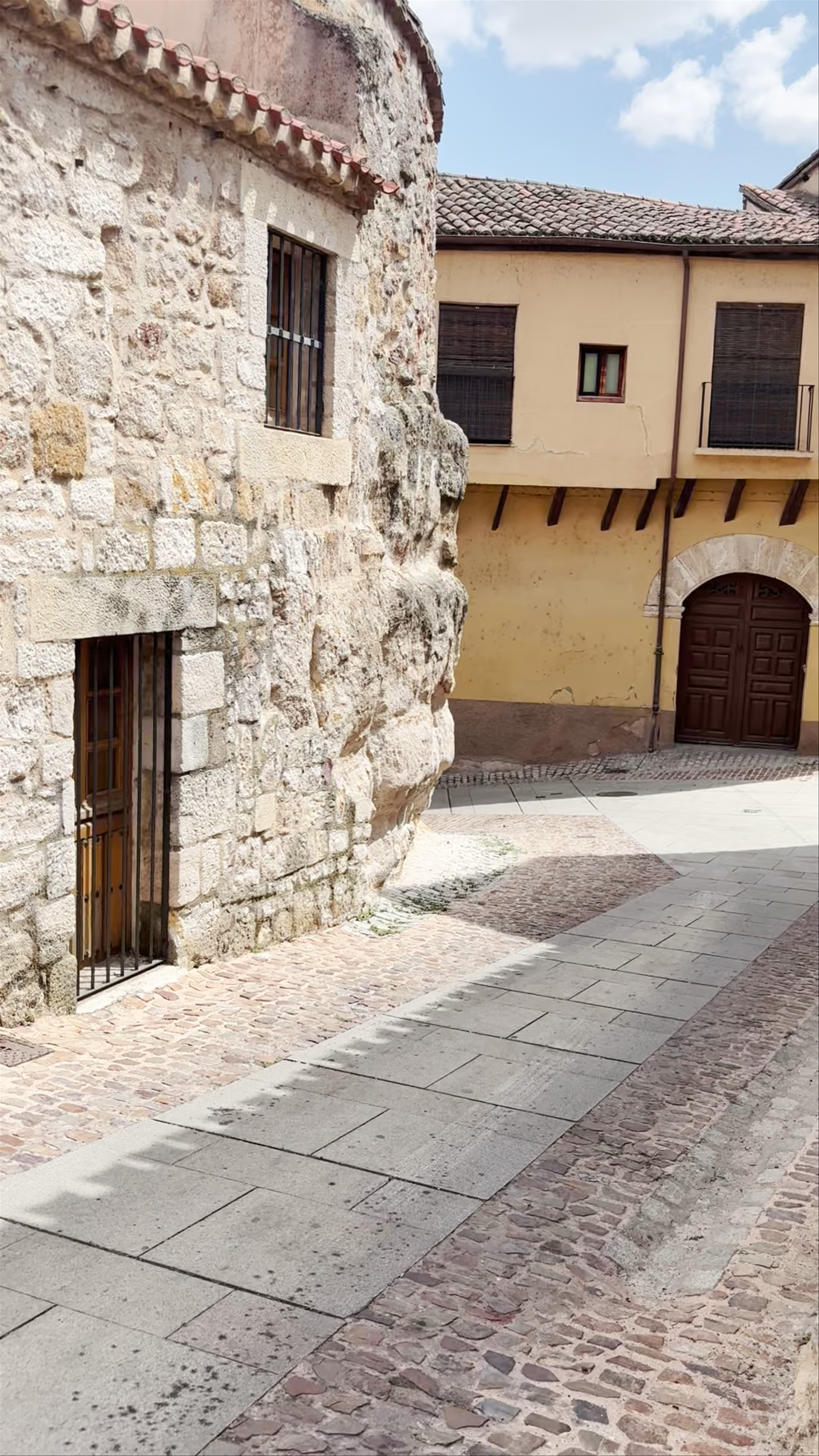 Walking Tour of Albergue de Peregrinos de Zamora in Castilla y León, Spain