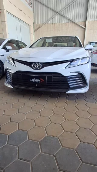 تويوتا كامري LE 2023