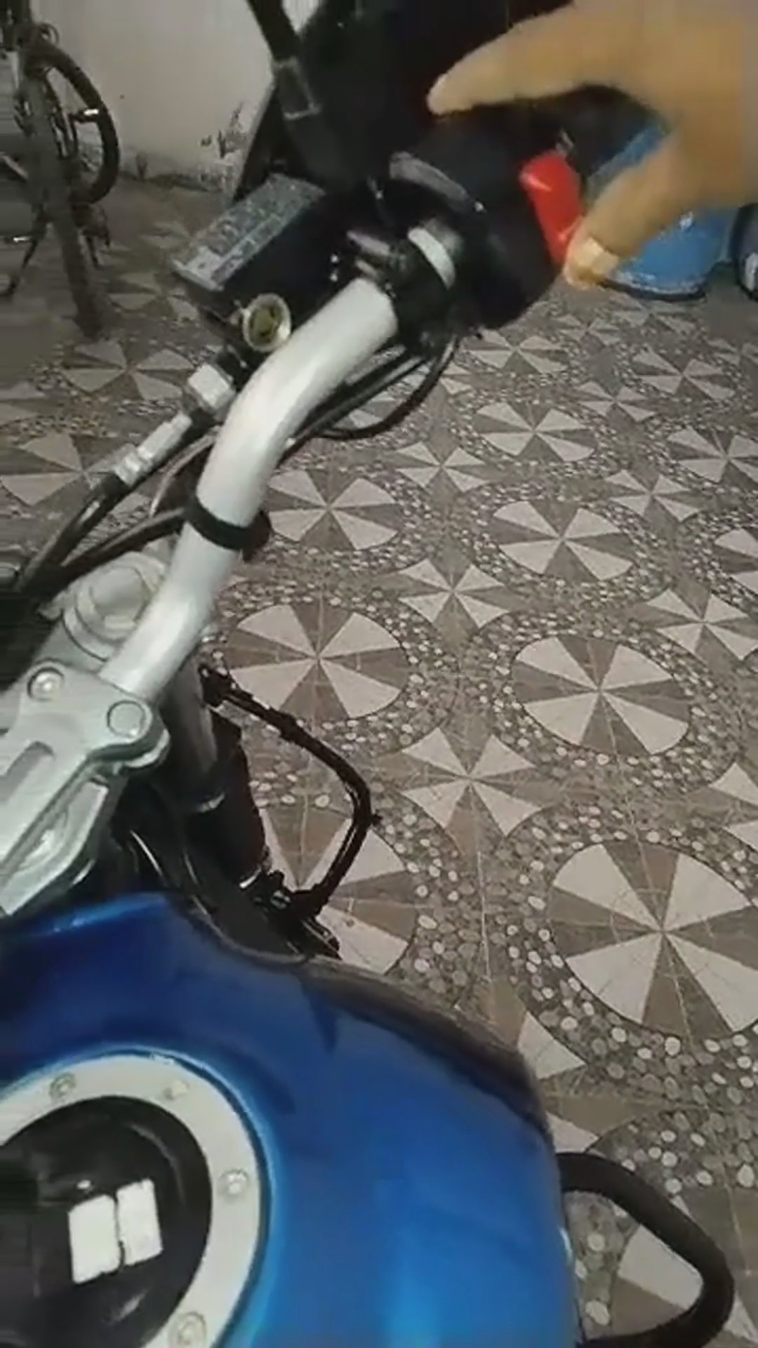 Walk-around video thumbnail