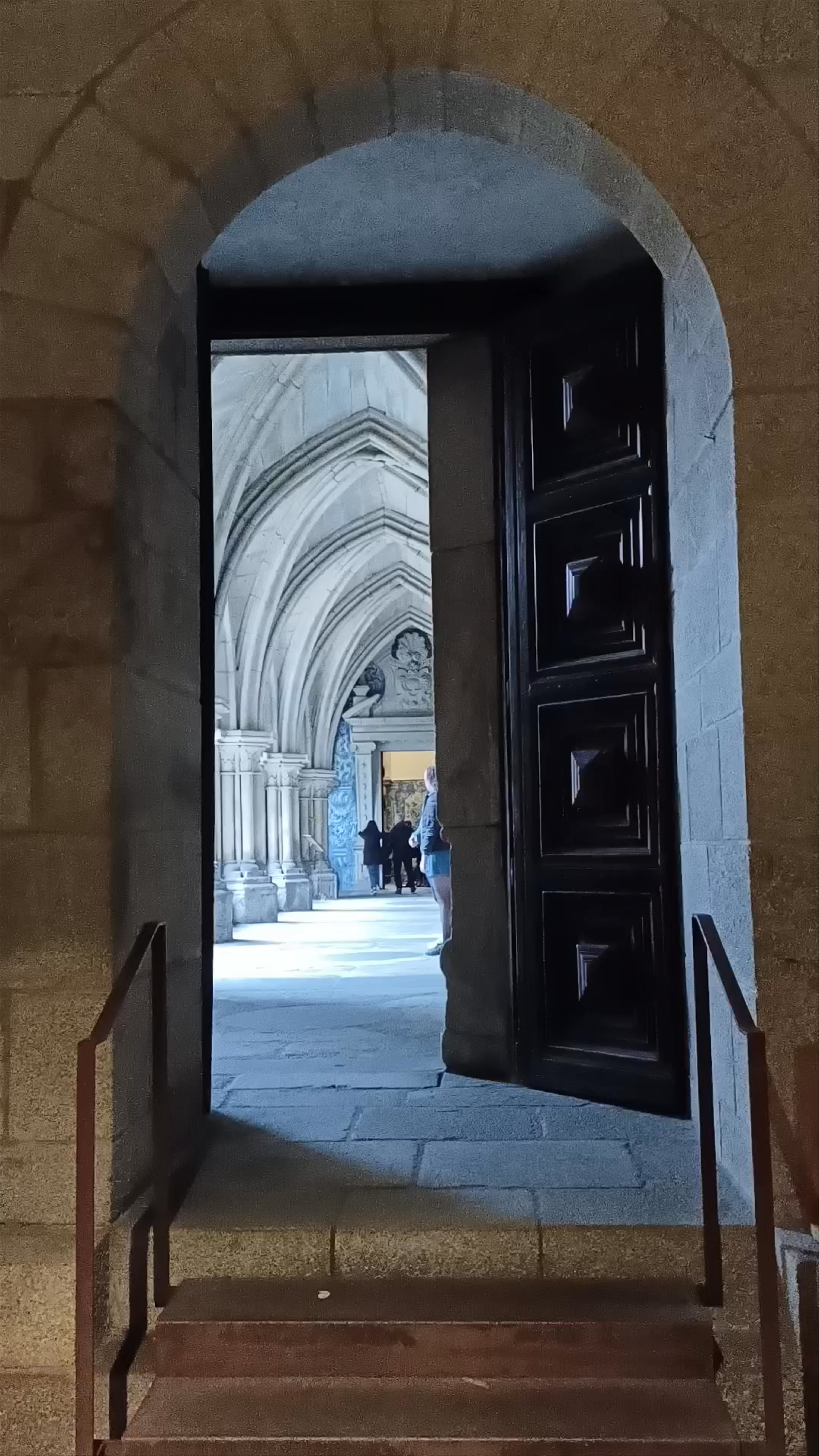 Catedral de Oporto: Gothic Grandeur in Porto, Portugal