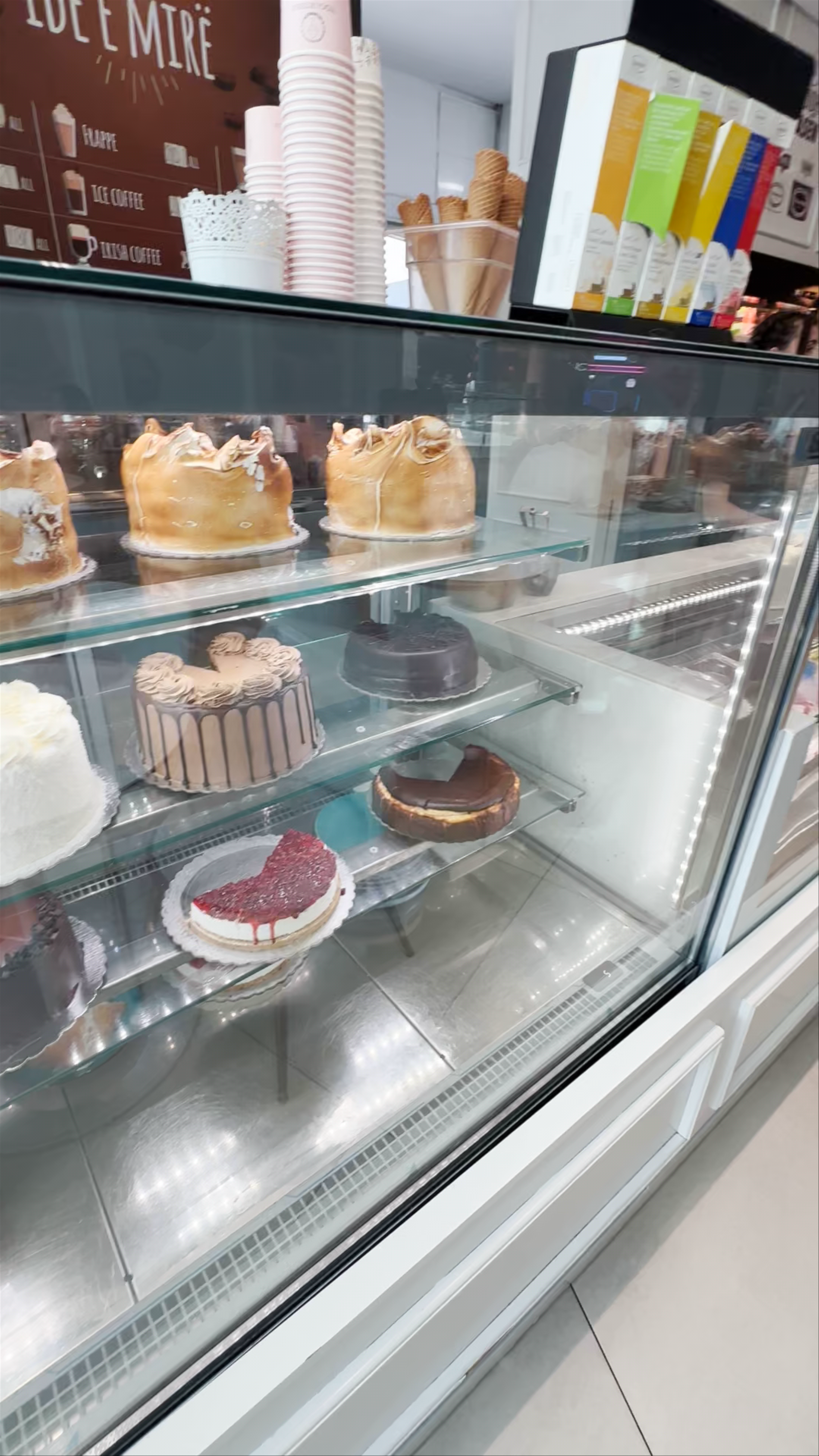 Yogurteria Tirana، Toptani Plaza