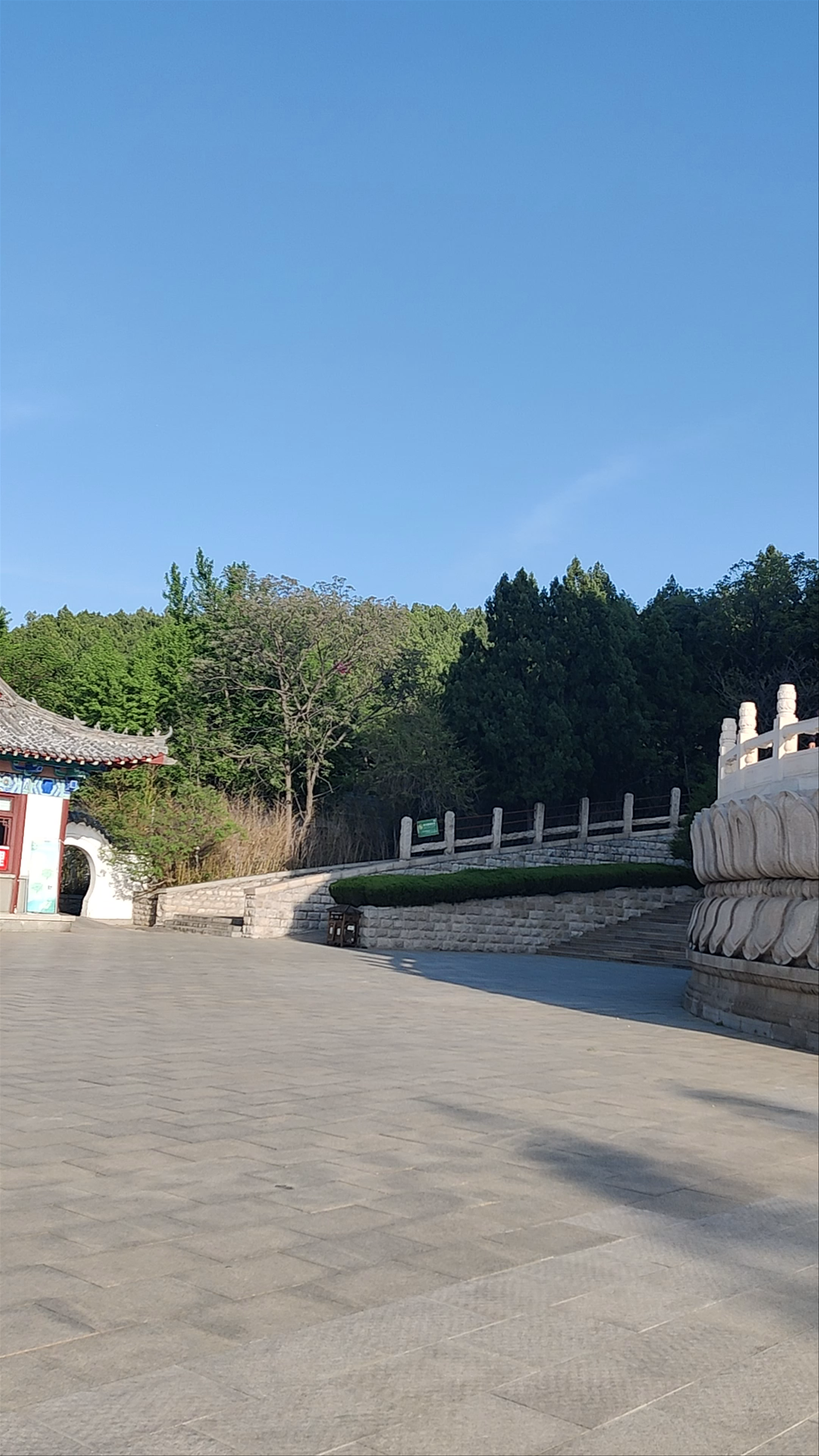 Thousand Buddha Mountain