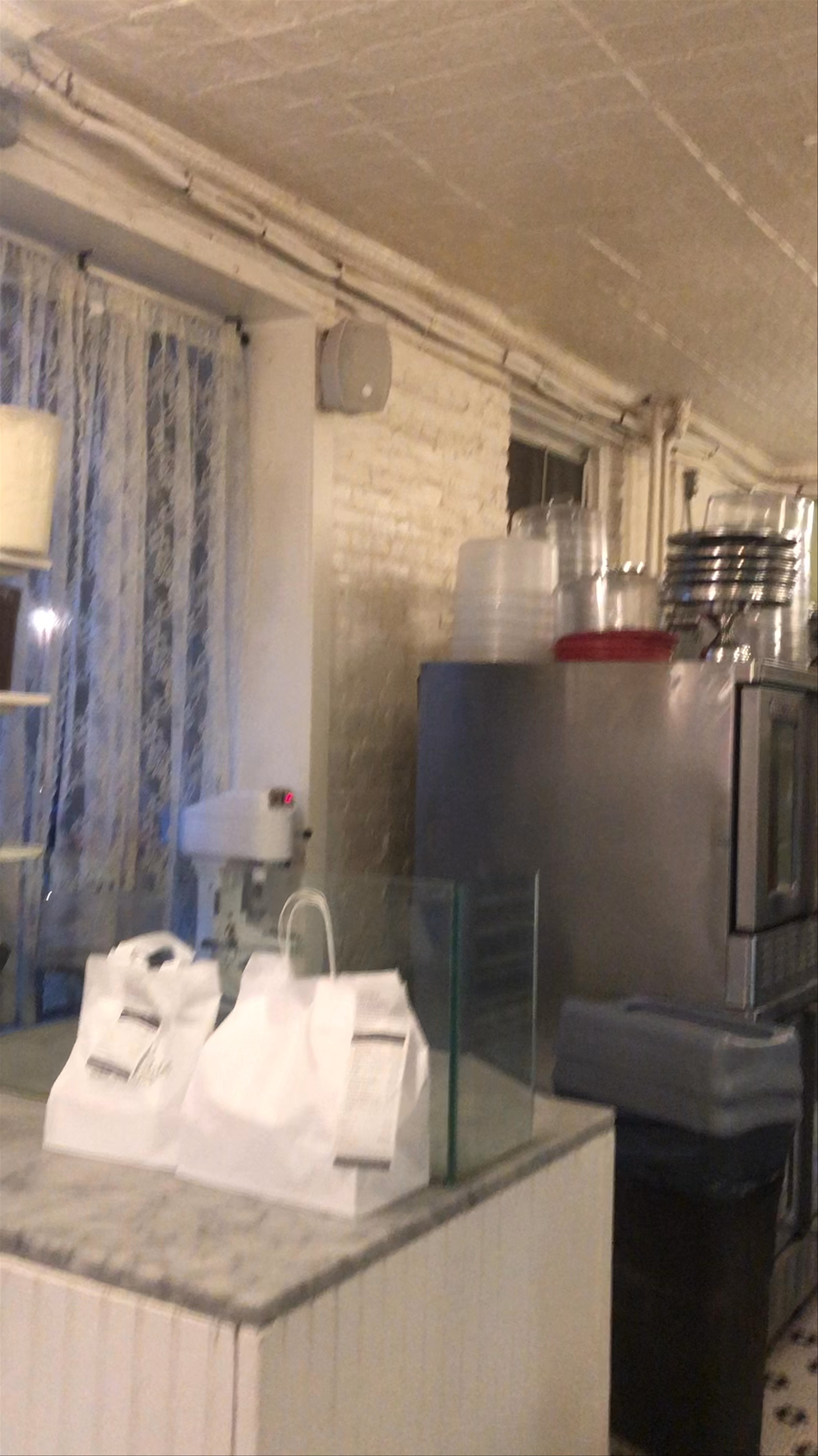 Magnolia Bakery Visit: Classic New York Baked Delights on Bleecker Street