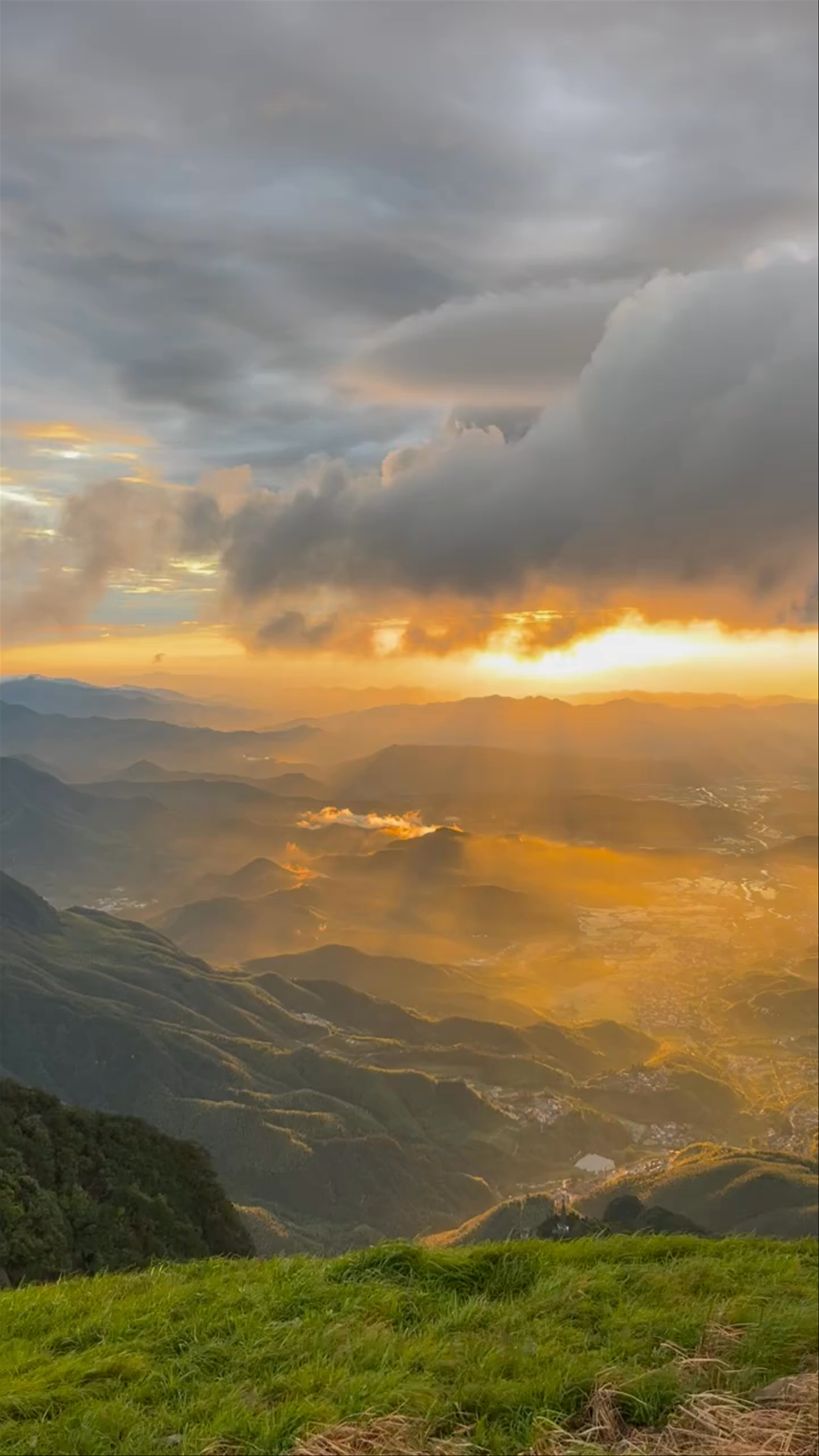 Breathtaking Golden Hour Sunset over Wugong Mountain, Jiangxi, China