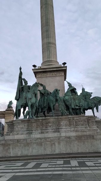 Photo of Hero' Square