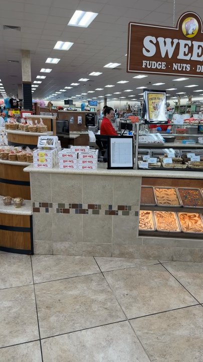 Buc-ee’s - Fudge and hot nuts - Gas Stations Near Me - Sevierville, Tennessee
