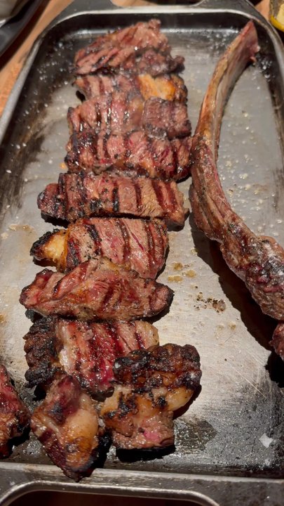 Alfileritos 24 - Tomahawk steak - Tapas/Small Plates Near Me - Toledo, TO