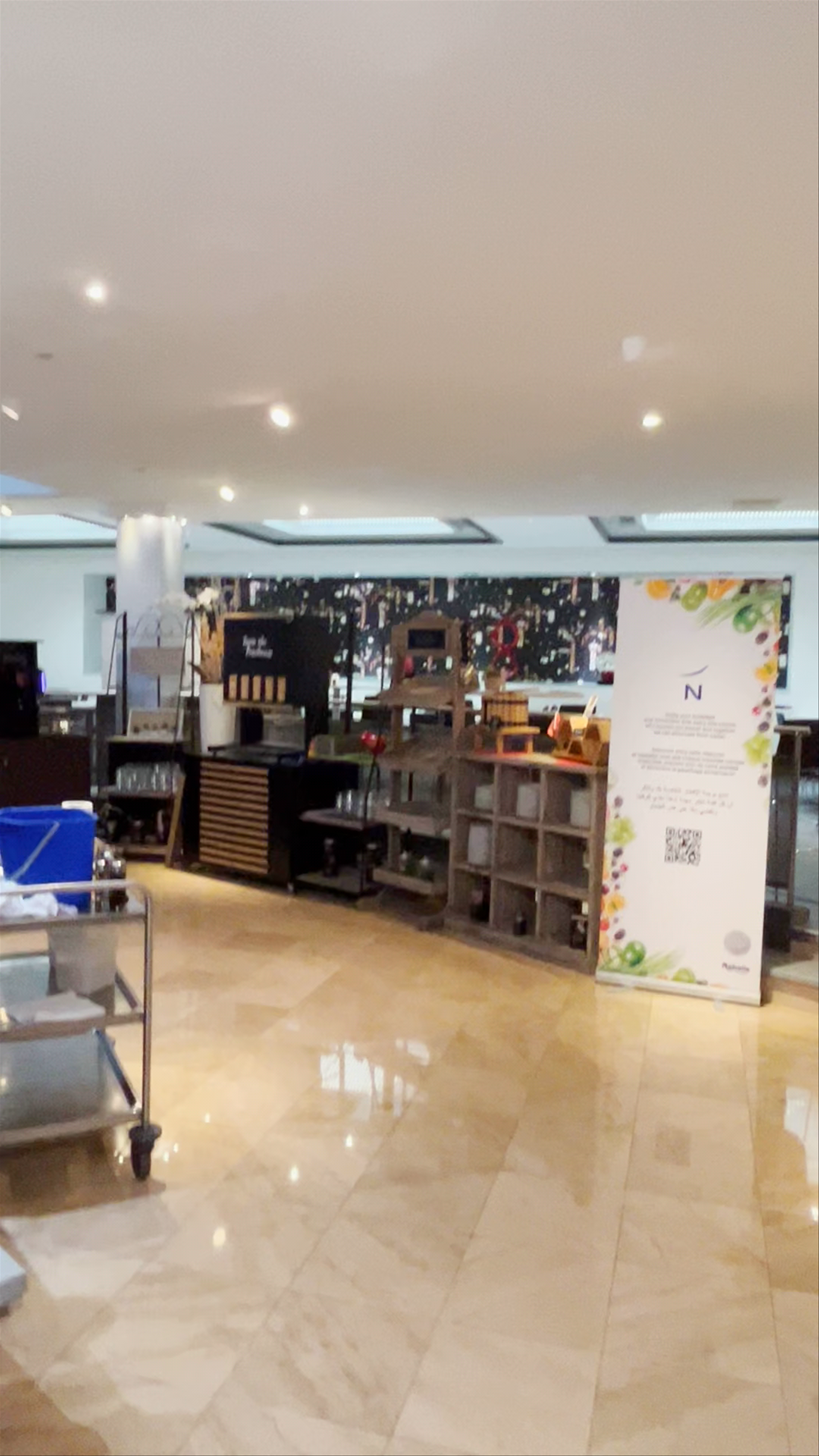 Novotel Genève Centre: Elegant Hotel Dining and Lounge Area Tour