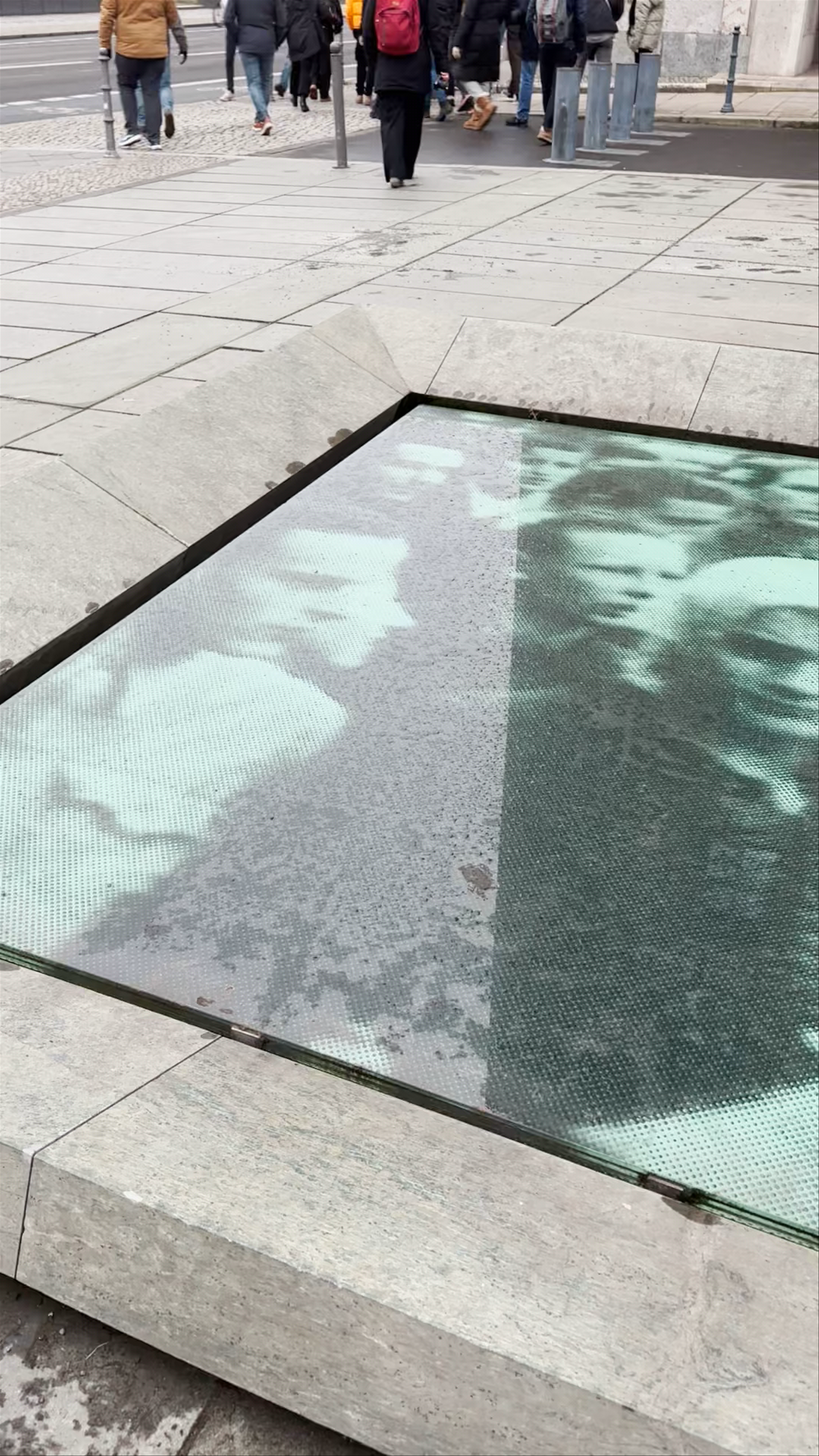 Denkmal zur Erinnerung an den Aufstand des 17. Juni 1953: Berlin's Historic Memorial Experience