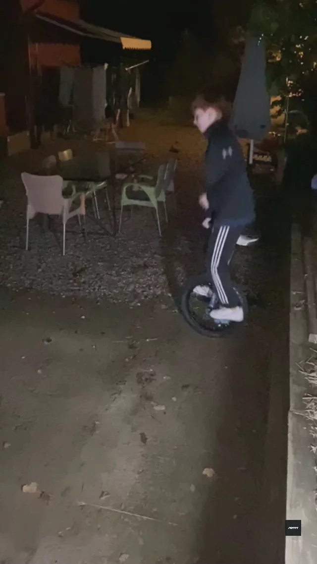 riu set: Like foot plant (idk the name haha) - 360 fakie