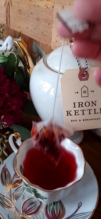 The Iron Kettle B&B - Bed & Breakfast Near Me - Comber, Ontario