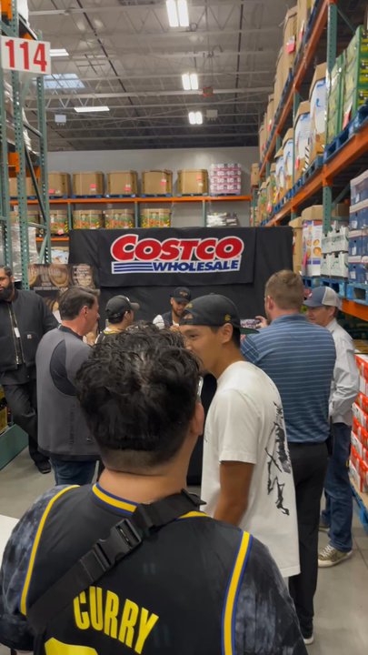 Costco - Steph Curry 10/12/24 - Wholesale Stores Near Me - Redwood City, California