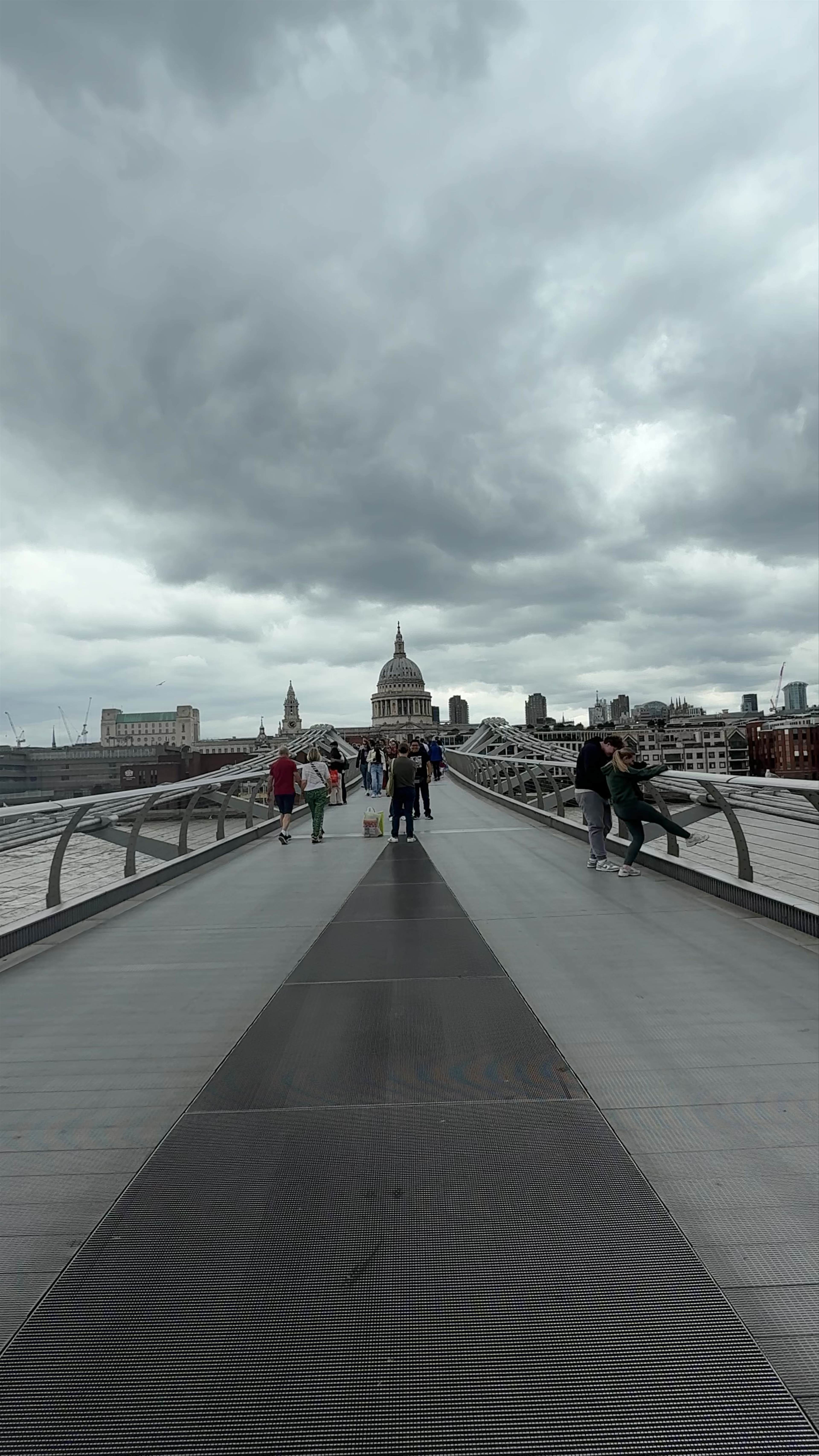 St. Paul's Cathedral and Millennium Bridge Walkthrough, London