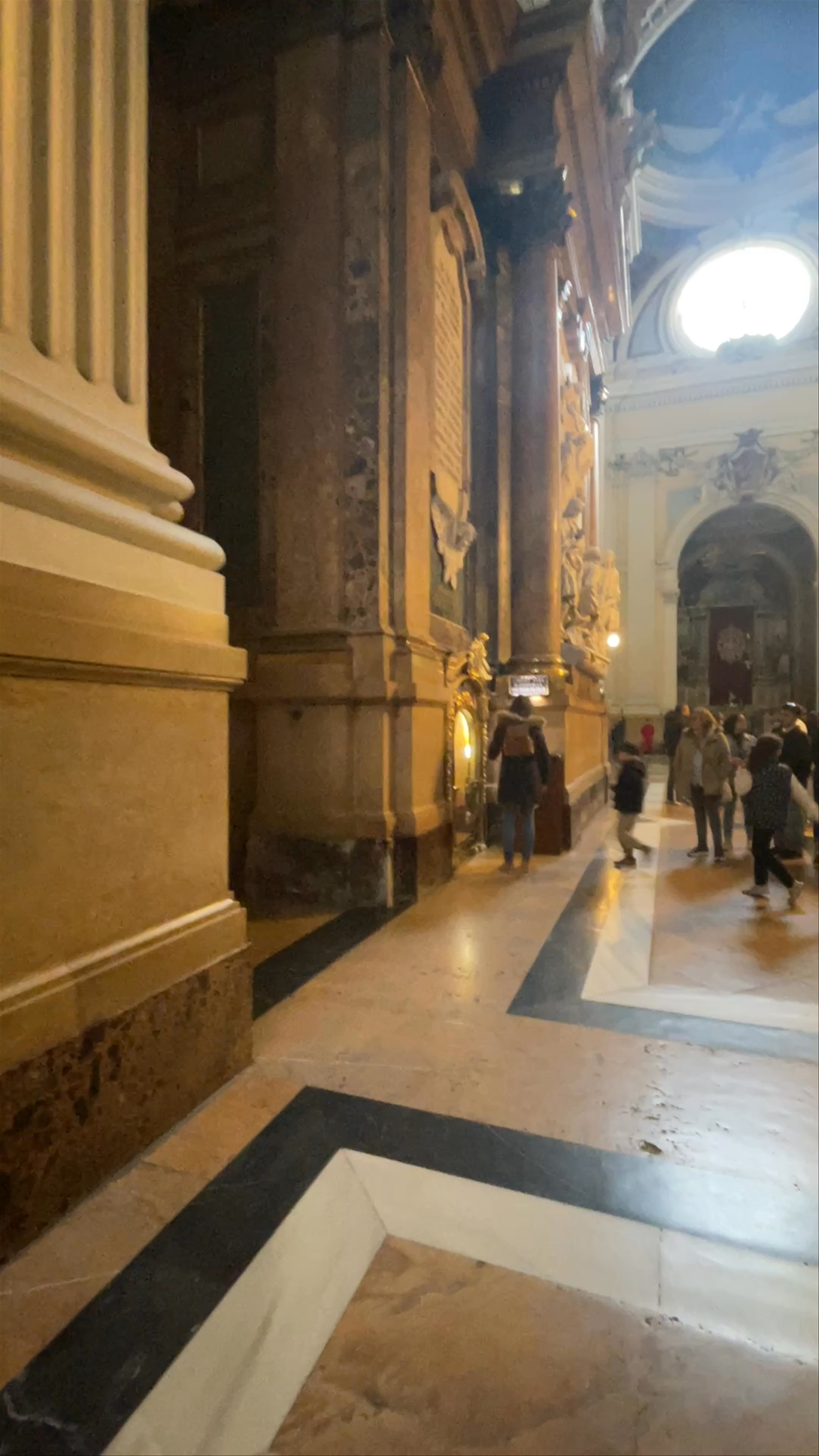 Basilica of Our Lady of the Pillar: Majestic Spiritual Experience in Zaragoza