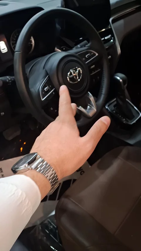 تويوتا أوربان كروزر GLX 2025