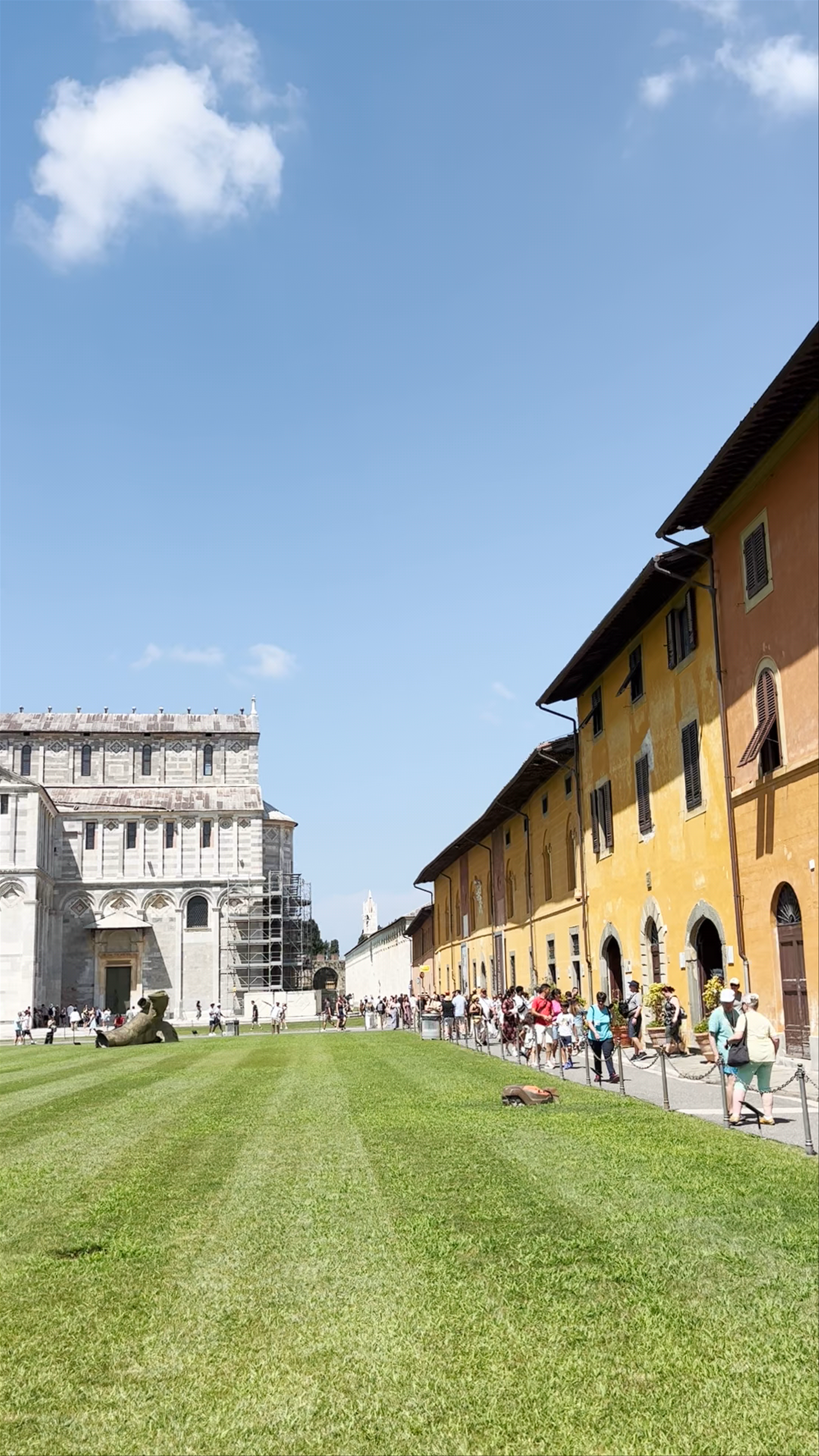 Leaning Tower of Pisa: Iconic Beauty in Tuscany