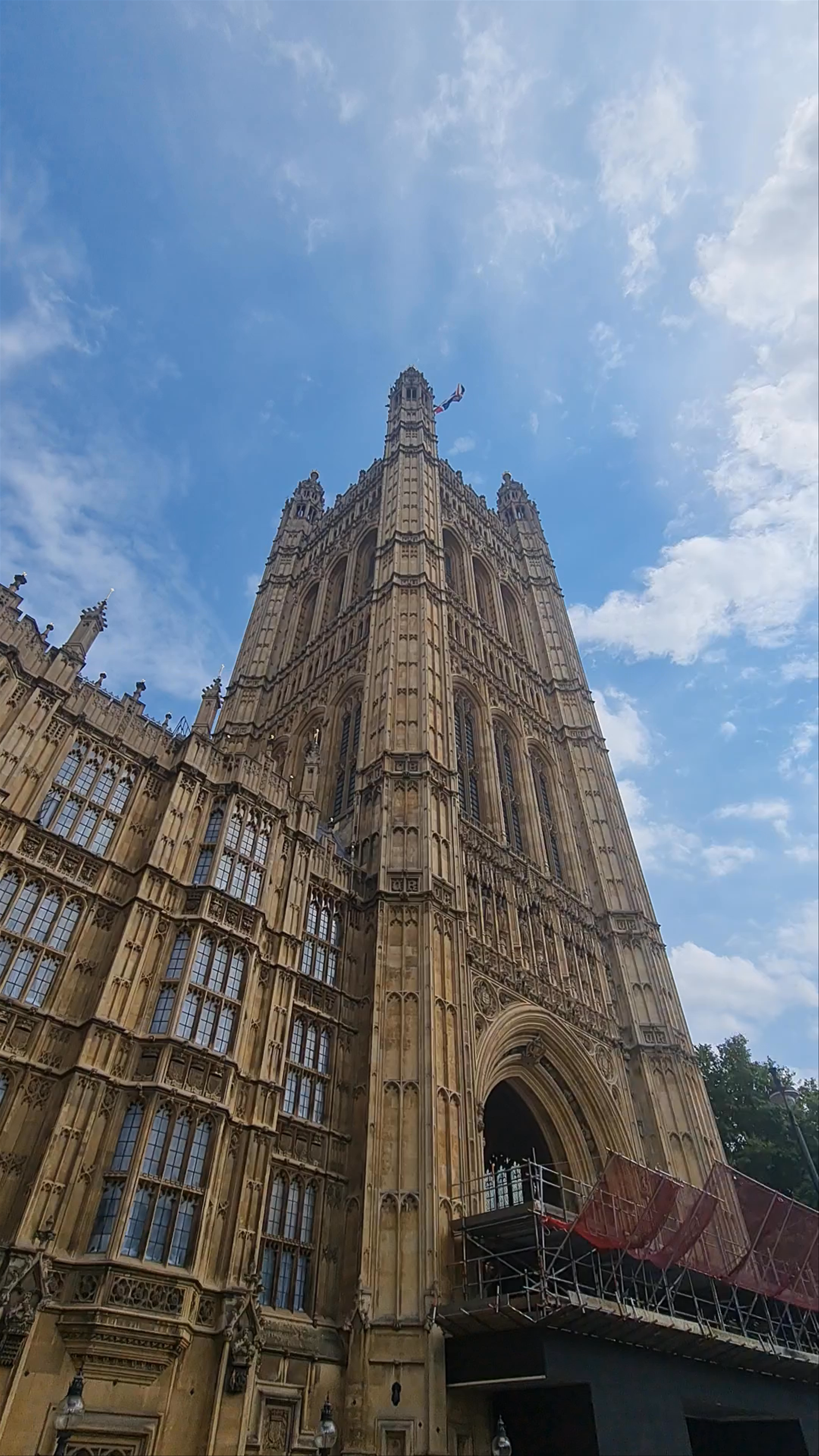 Palace of Westminster: Majestic Gothic Architecture in London