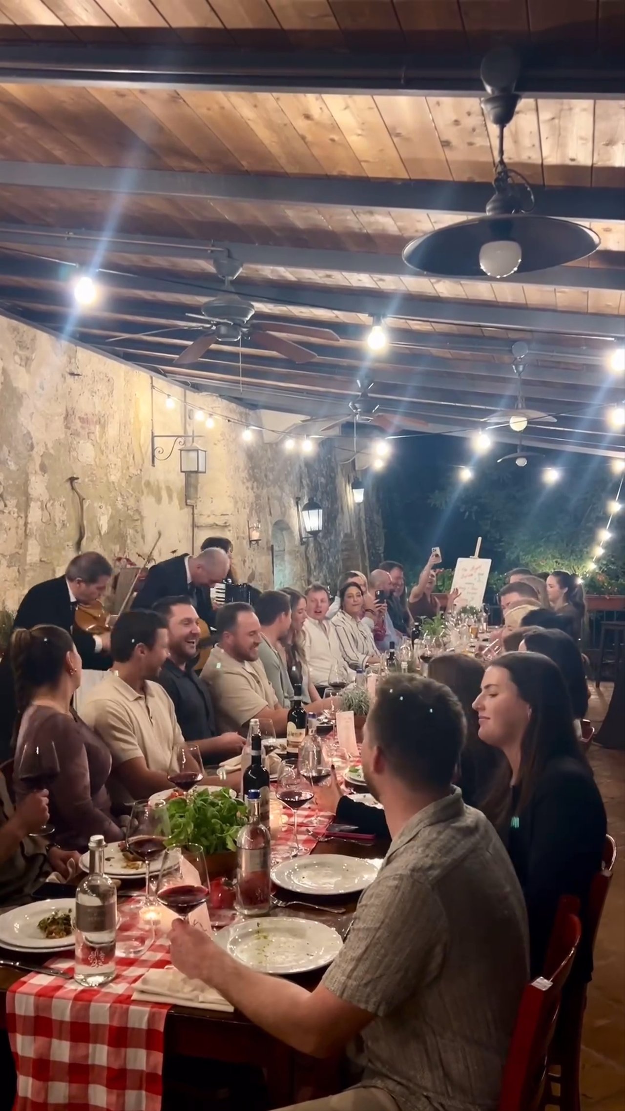 The Tuscany Folk Band - Wonderwall - video