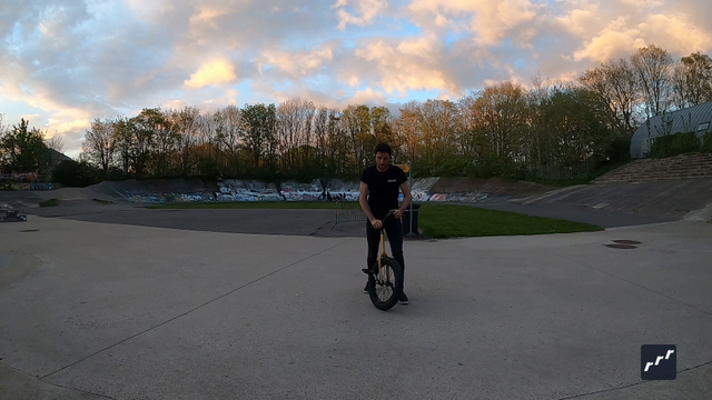 riu submission: Leg around - go down to wheel - 270 side up