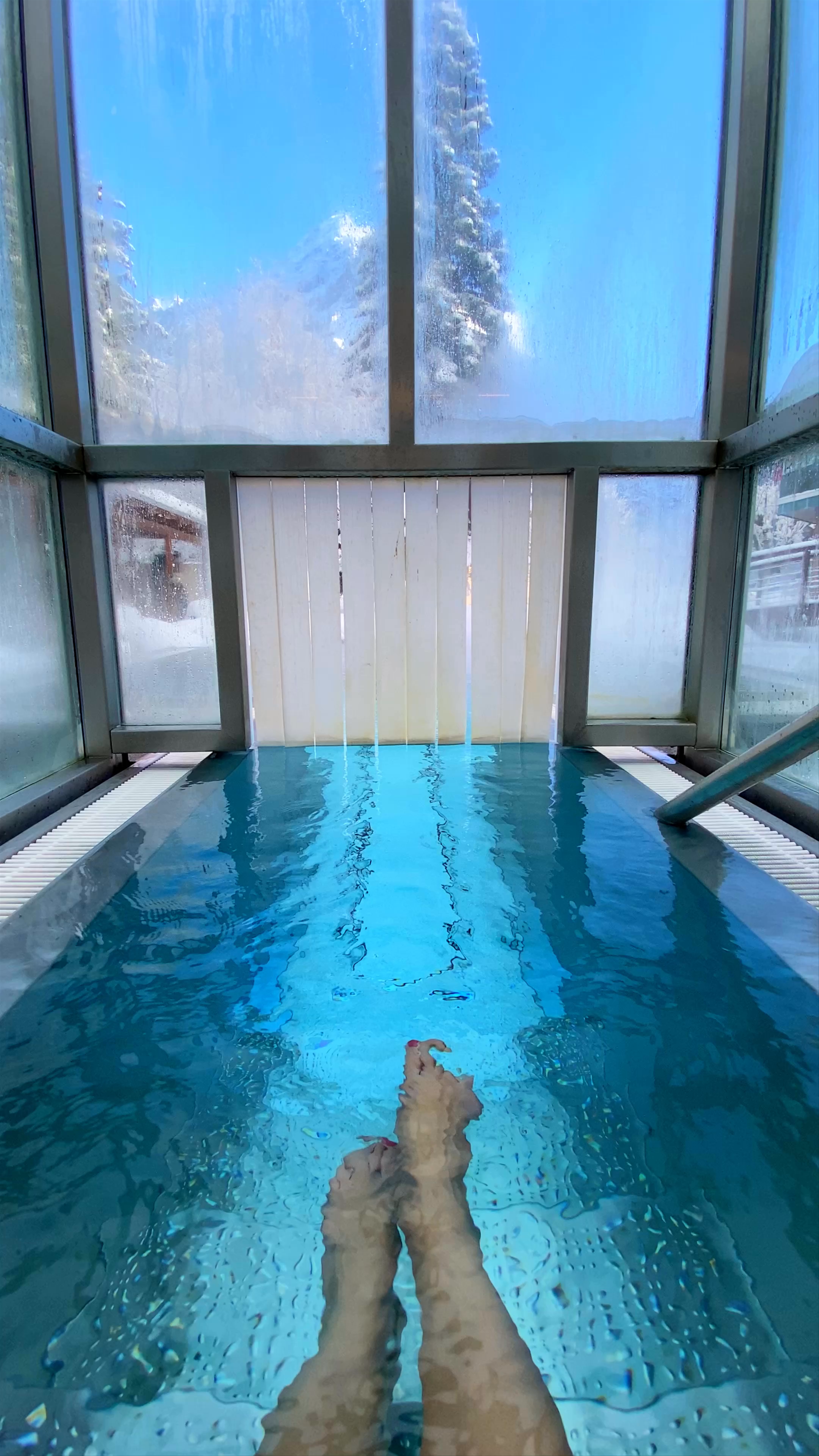 Winter Jacuzzi Bliss at Hotel Belvedere Grindelwald
