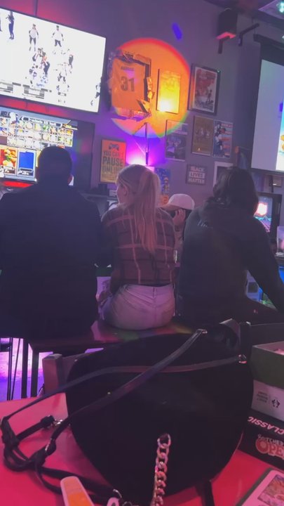 Vault 31 Bar - Busy, fun Friday night. They had a DJ who also was giving out prizes for beating super Mario bros game - Pizza Near Me - Vancouver, Washington