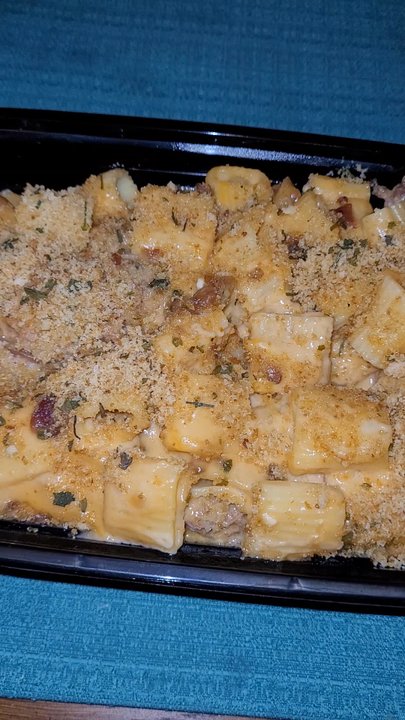 Dish n' Dat - Pulled pork Mac and cheese - American Near Me - Canton, Connecticut