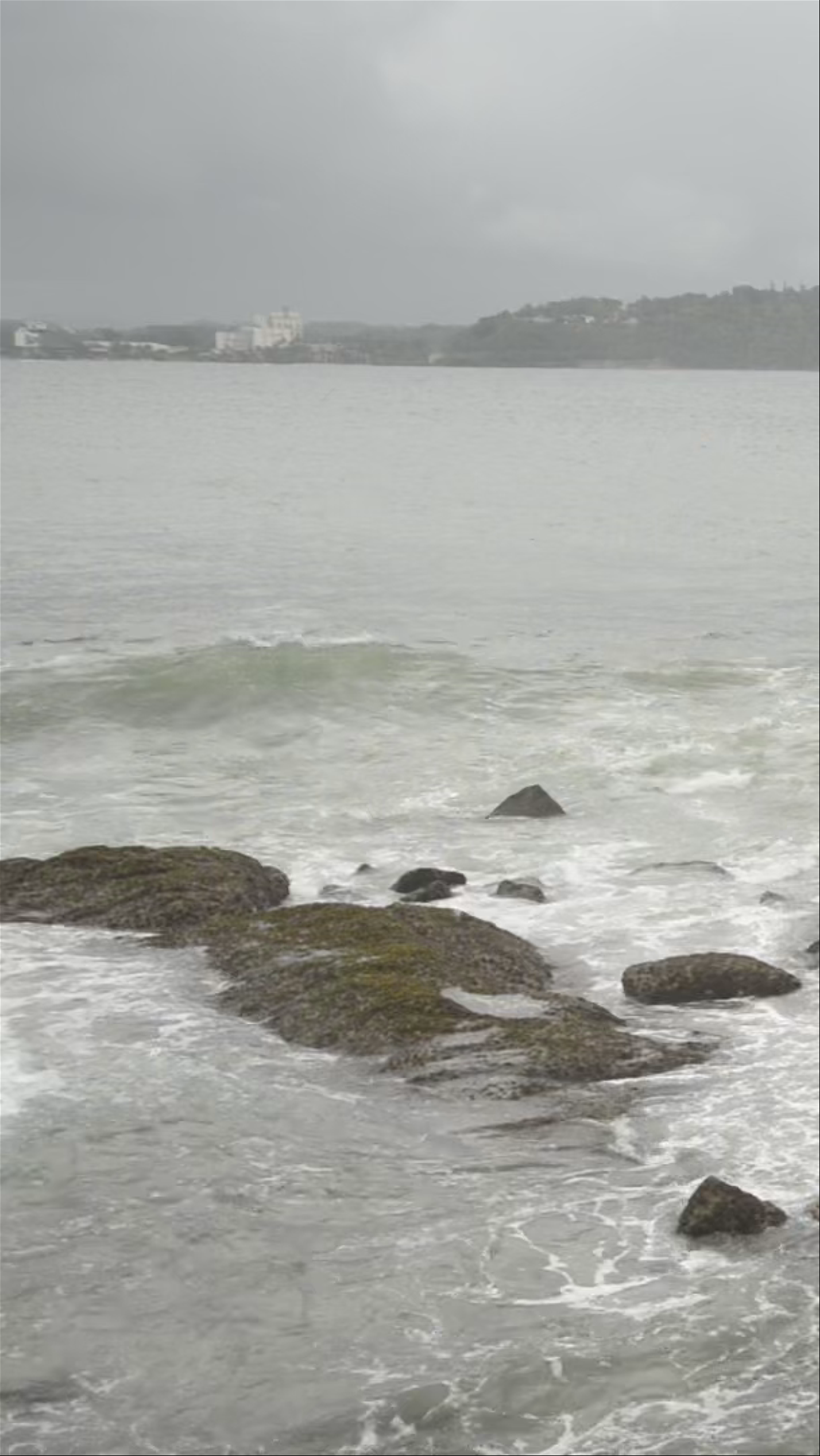 Galle Fort Coastline: Moody Waves and Timeless Horizons