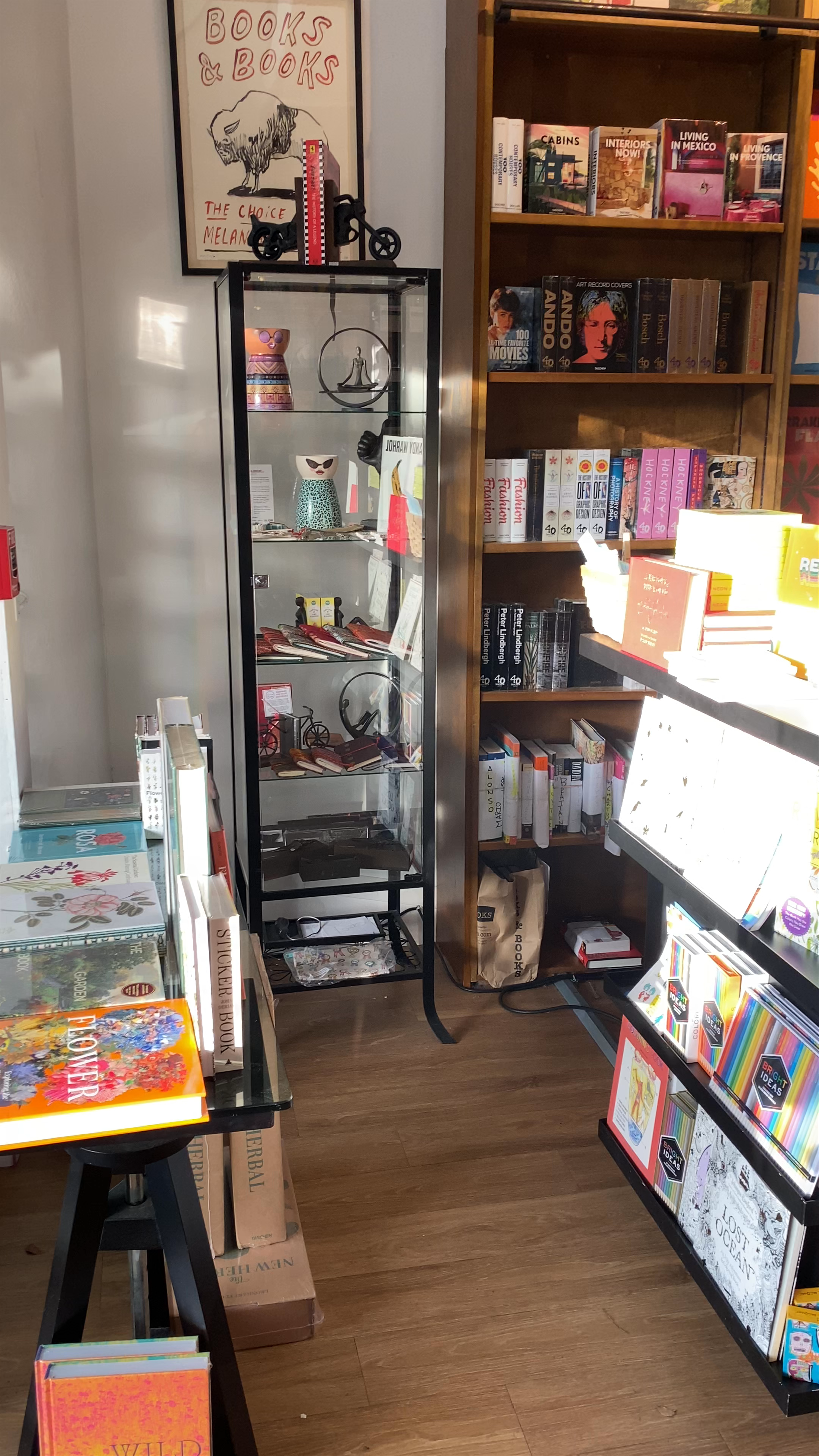 Books & Books: Cozy Literary Haven in Coconut Grove, Florida