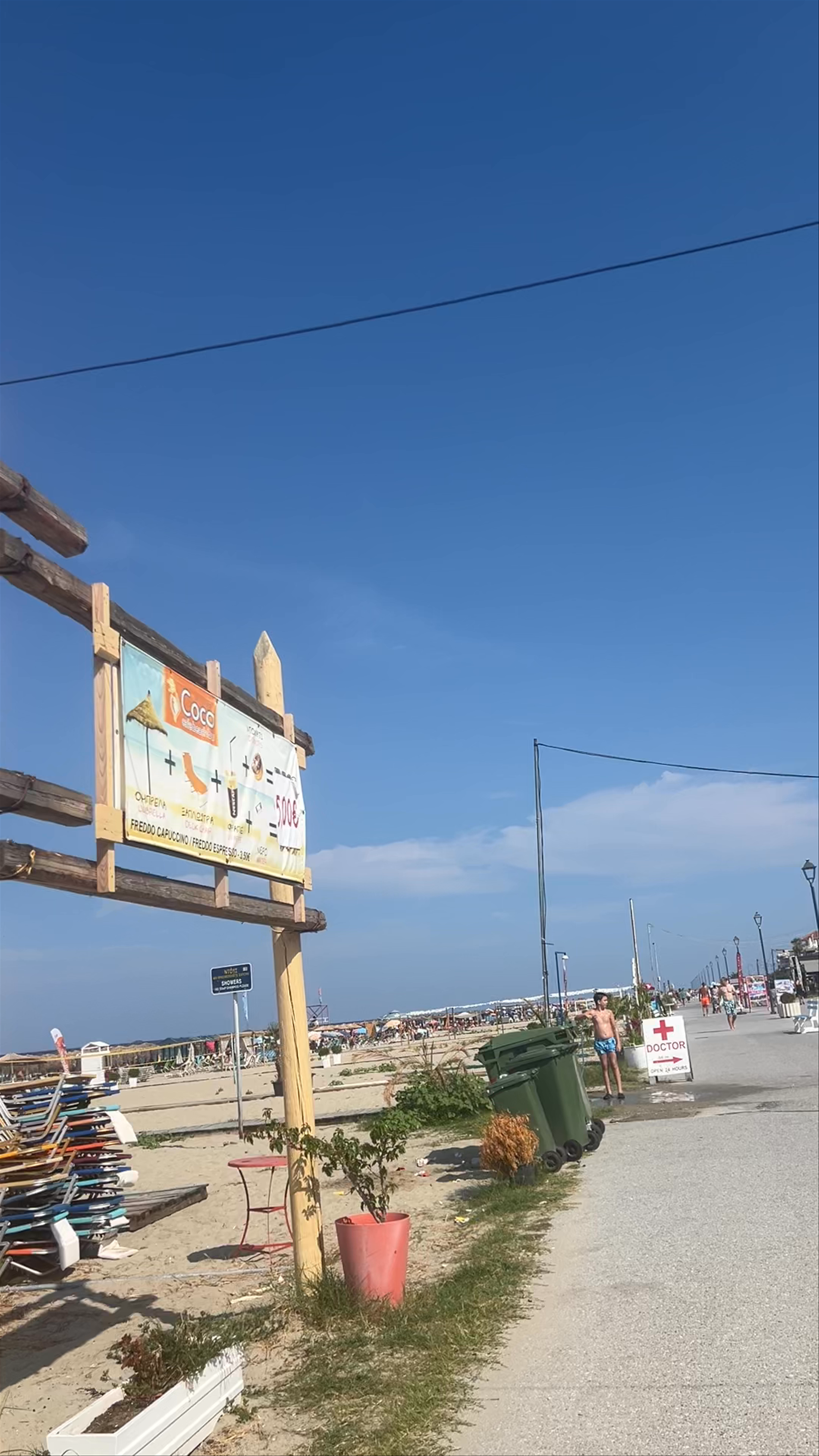Coco Cafe Beach Bar: Sunny Escape in Nei Pori, Greece