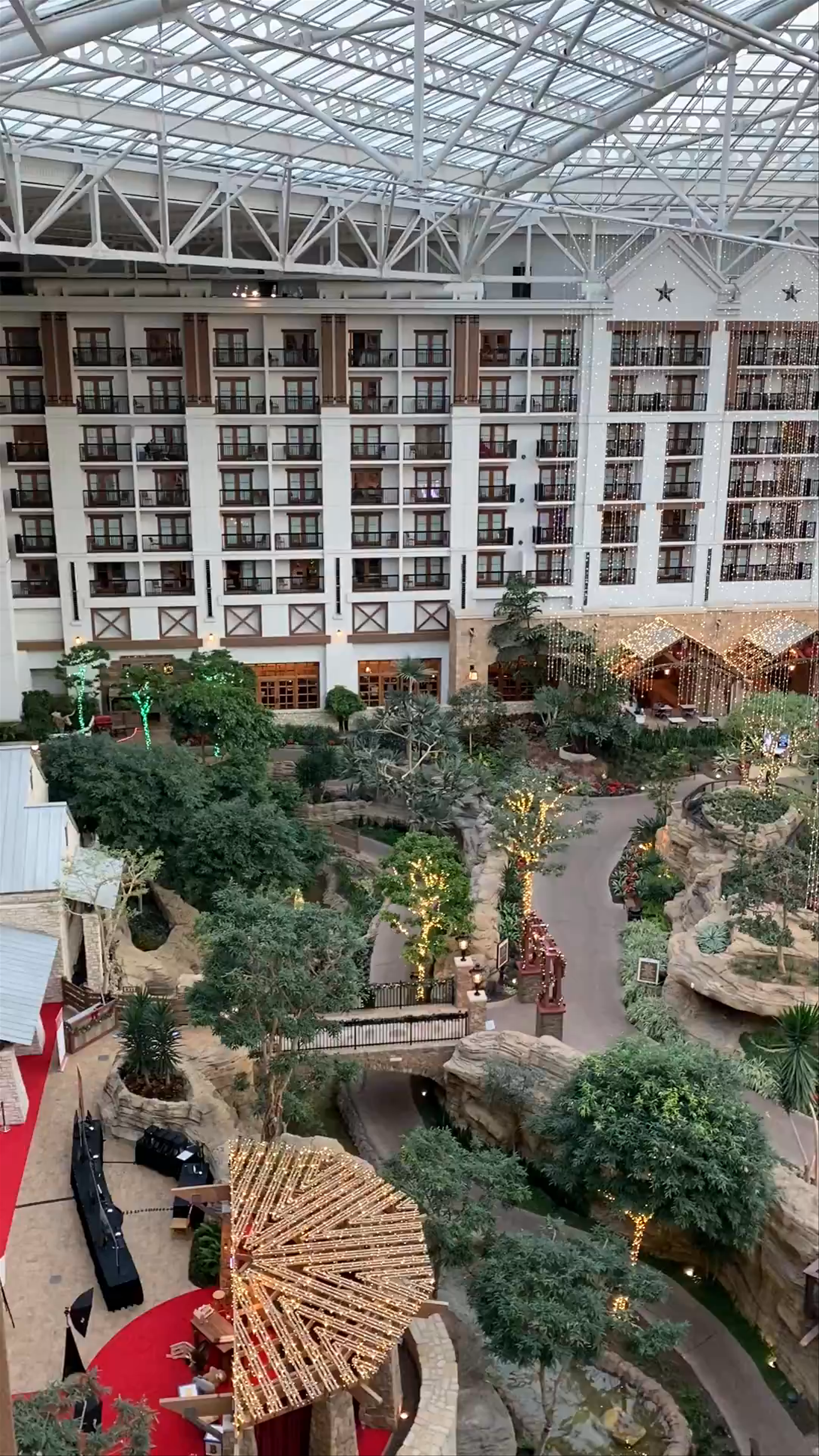 Gaylord Texan Resort: Indoor Oasis and Festive Ambiance in Grapevine, Texas