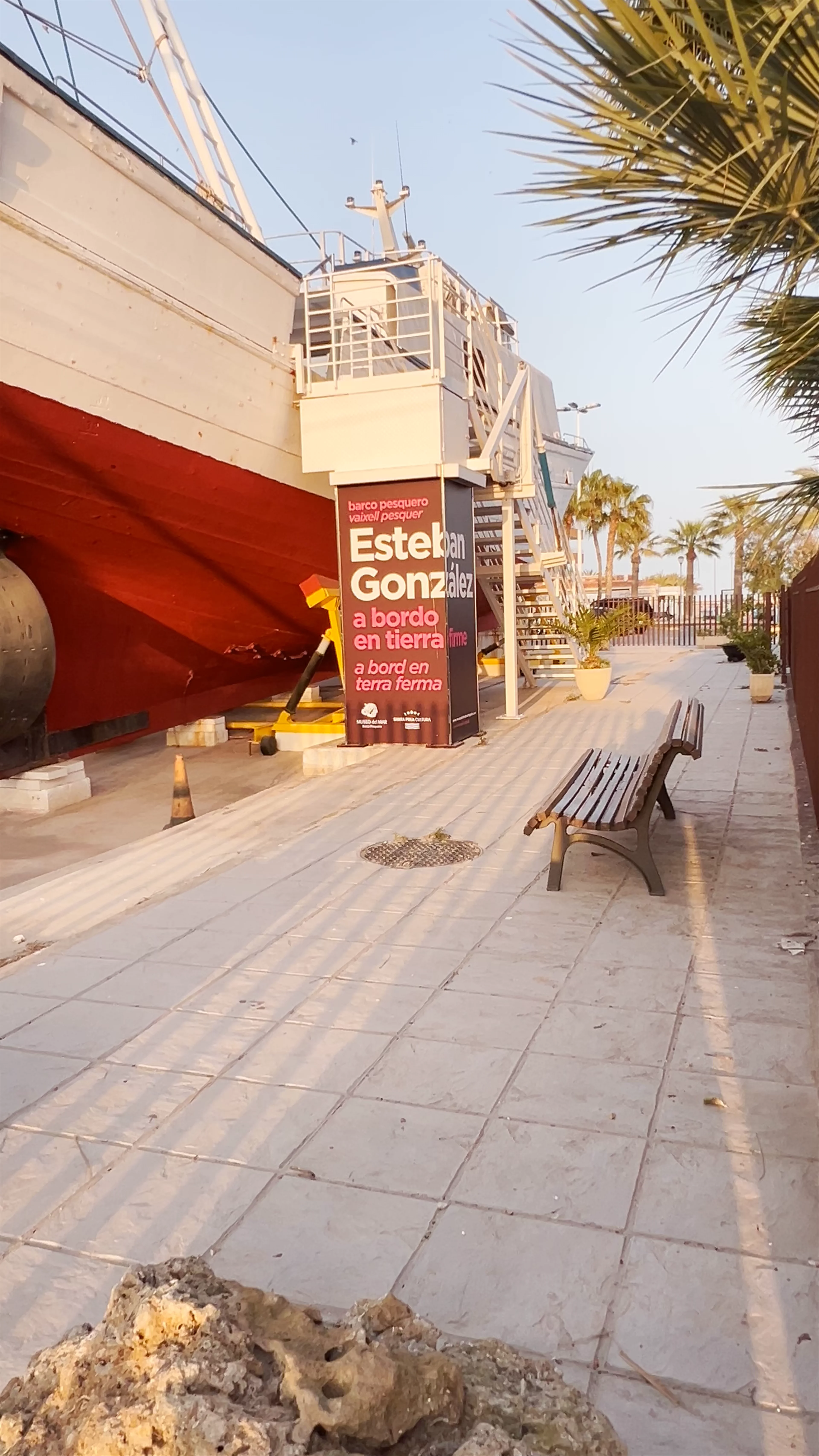 Barco Pesquero Esteban González Santa Pola, Plaza Constitución, Santa Pola, Spain
