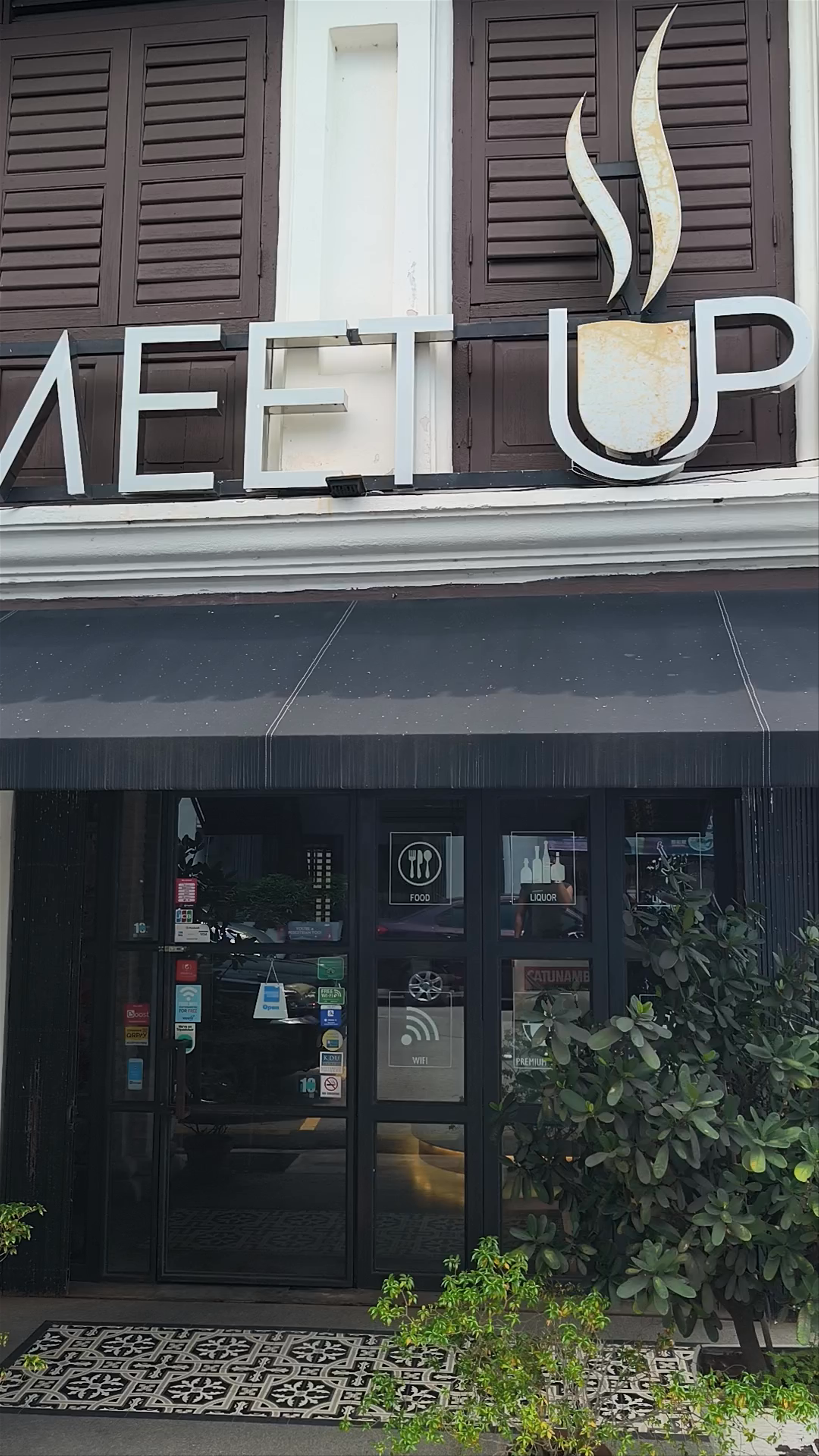 Meet Up Cafe & Bar: Hidden Gem Coffee Spot in Kerobokan, Bali