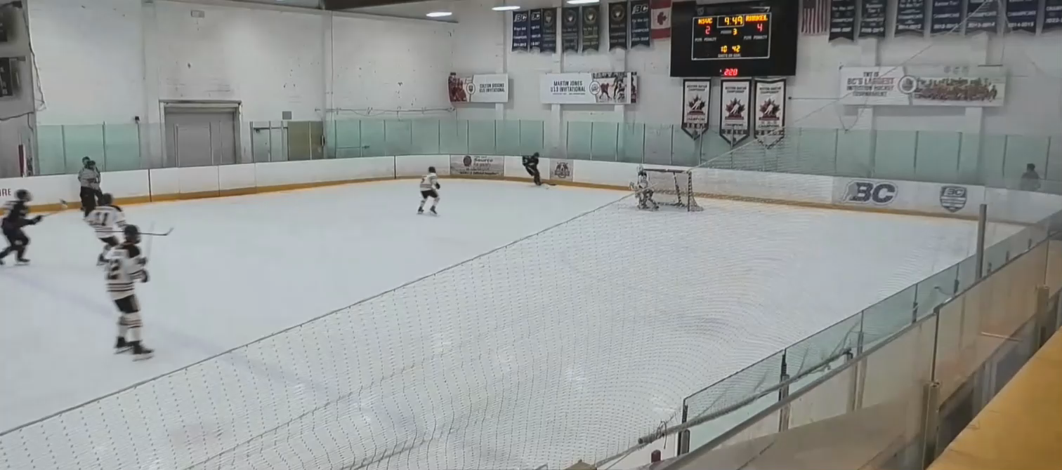 Charlie Schmitt's Impressive Assist: Race for the Puck!