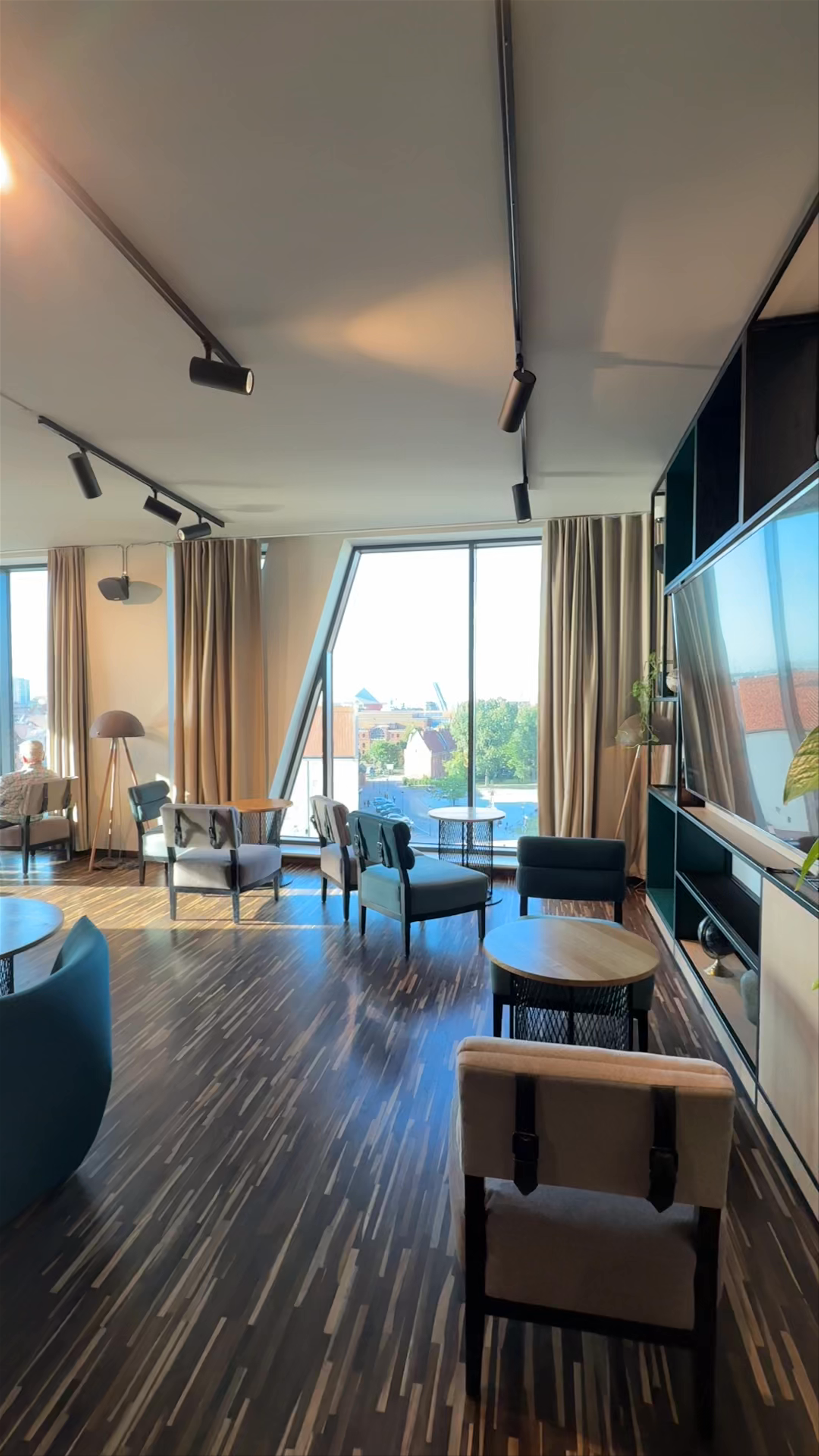 SKY BAR - Holiday Inn Hotel