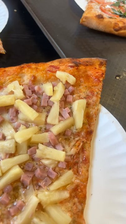 Screamin' Mimi's - Hawaiian, margarita and a cheese slice - Pizza Near Me - Savannah, Georgia