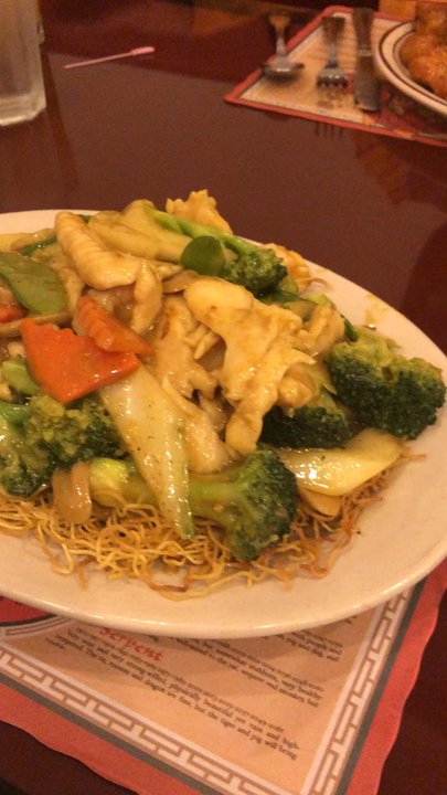 Fu Ming - Smell that Curry Chicken on bed of crispy noodles - Szechuan Near Me - Johnston, Rhode Island