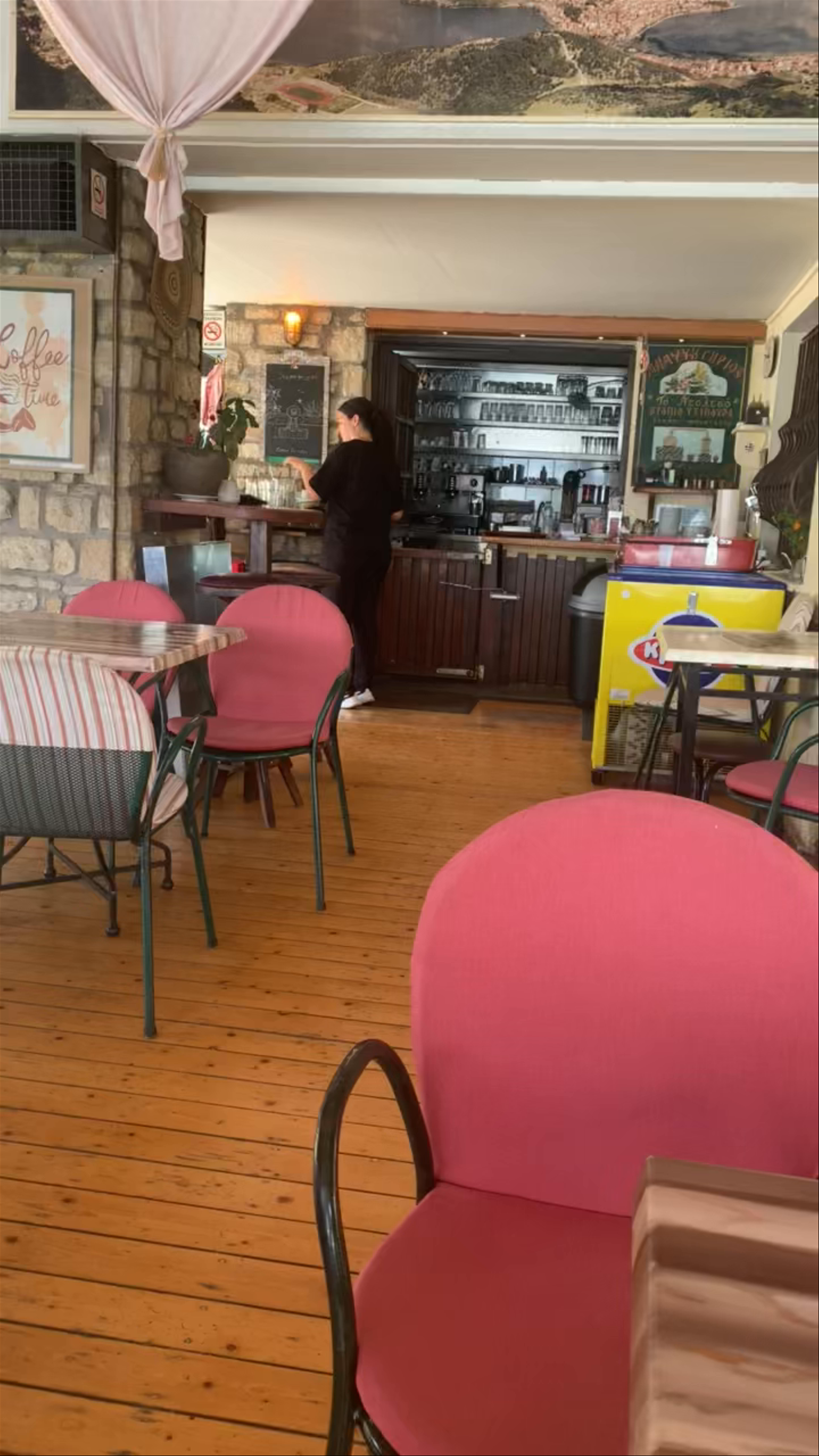 Cozy Greek Café Experience at Το Ντολτσό in Kastoria
