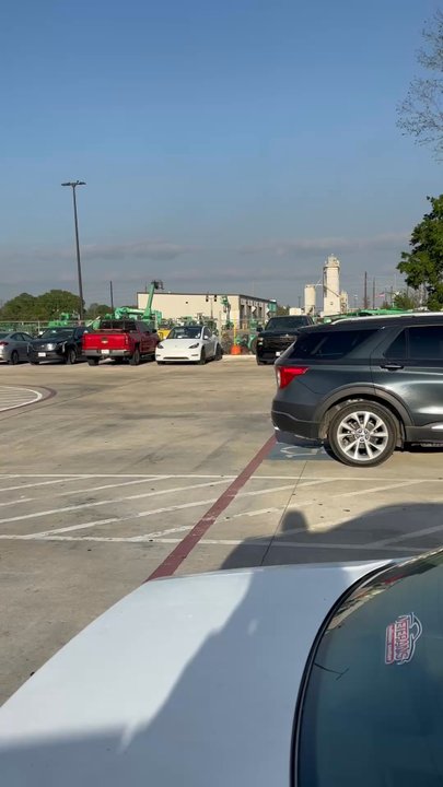 Katy Beer Garden - Parking lot is busy - Beer Gardens Near Me - Katy, Texas