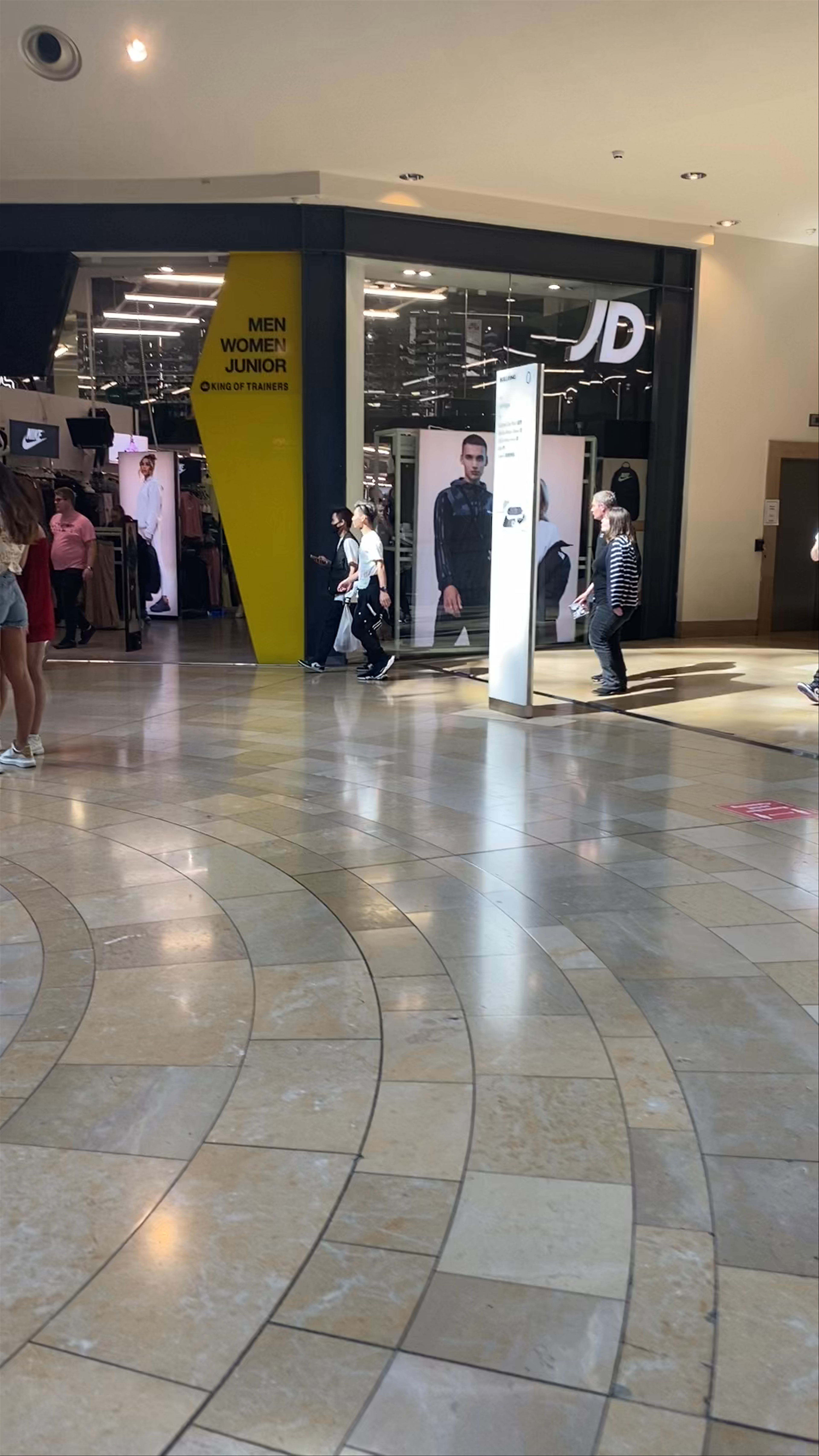 Bullring Shopping Centre: Trendy Urban Shopping in Birmingham