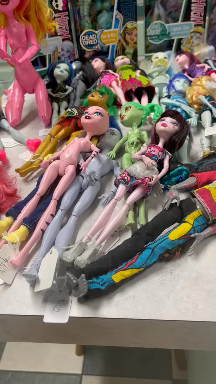 Whatnot - More of those Monster High Dolls to Love! Livestream by ...