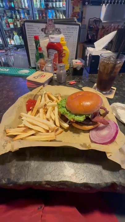 Cheers Etcetera - Great burger - Nightlife Near Me