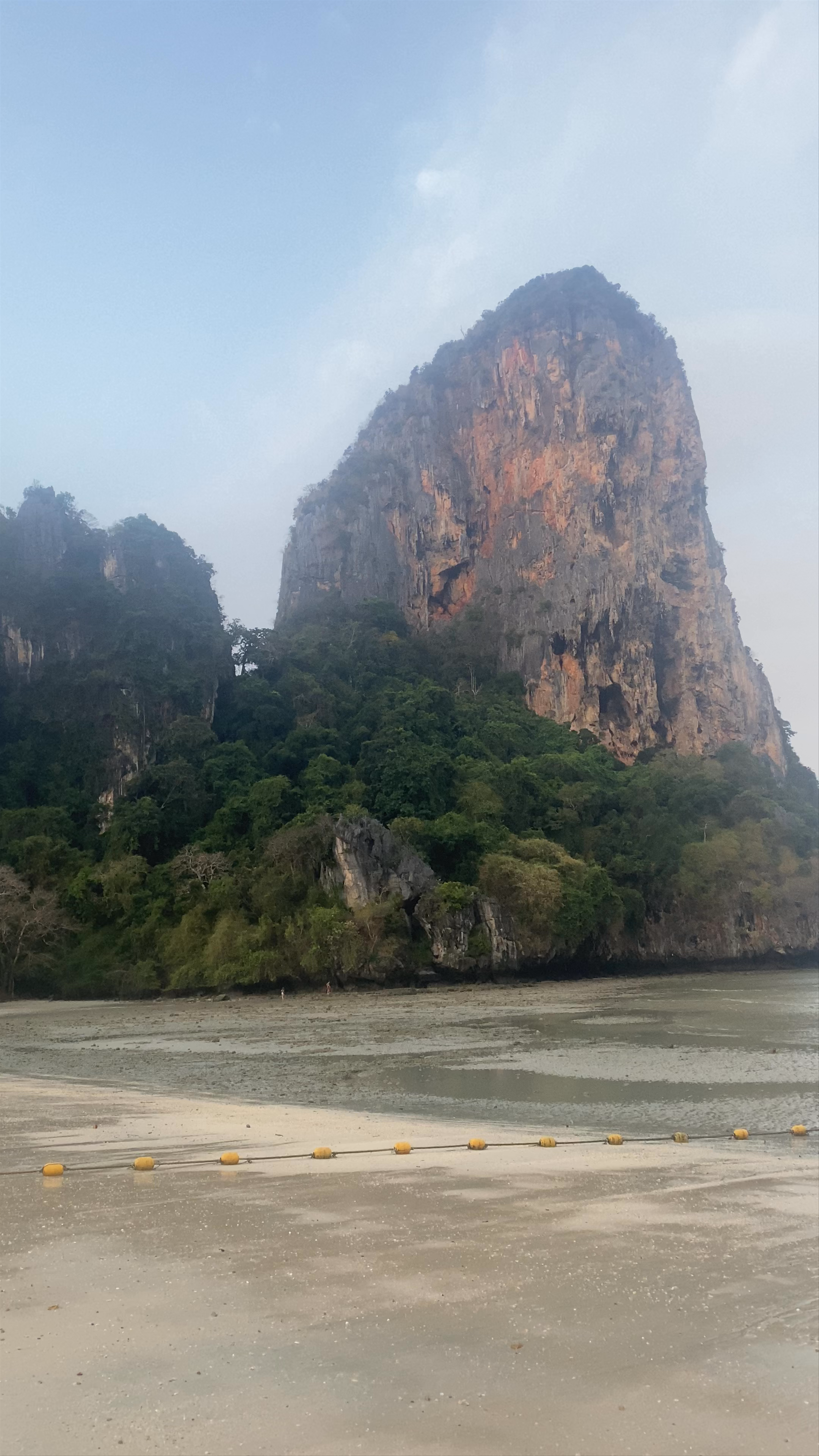 Railay Beach: Sunset Serenity and Dramatic Cliffs in Ao Nang, Thailand