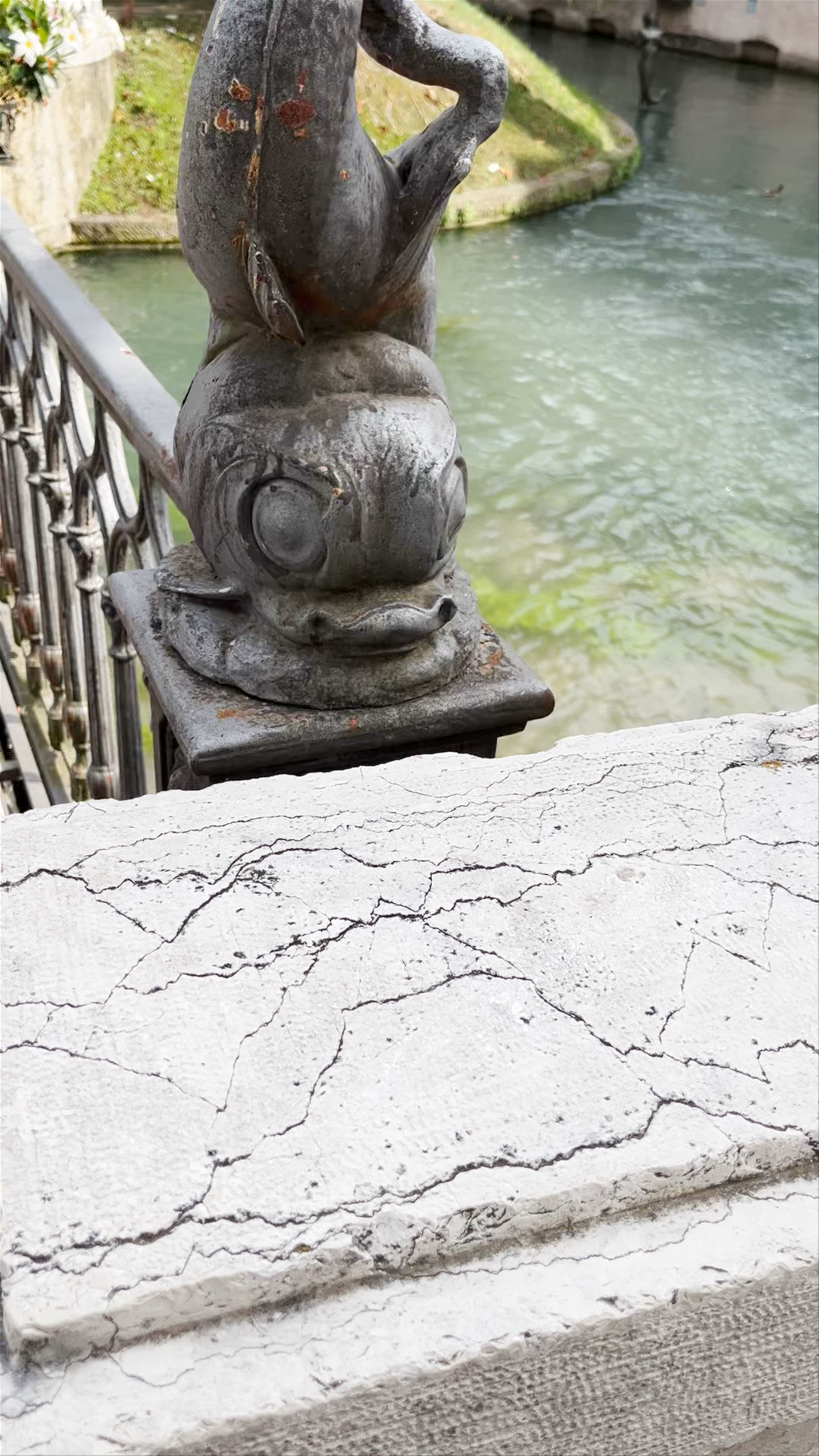 Isola della Pescheria: Serene Canal Views in Treviso, Italy