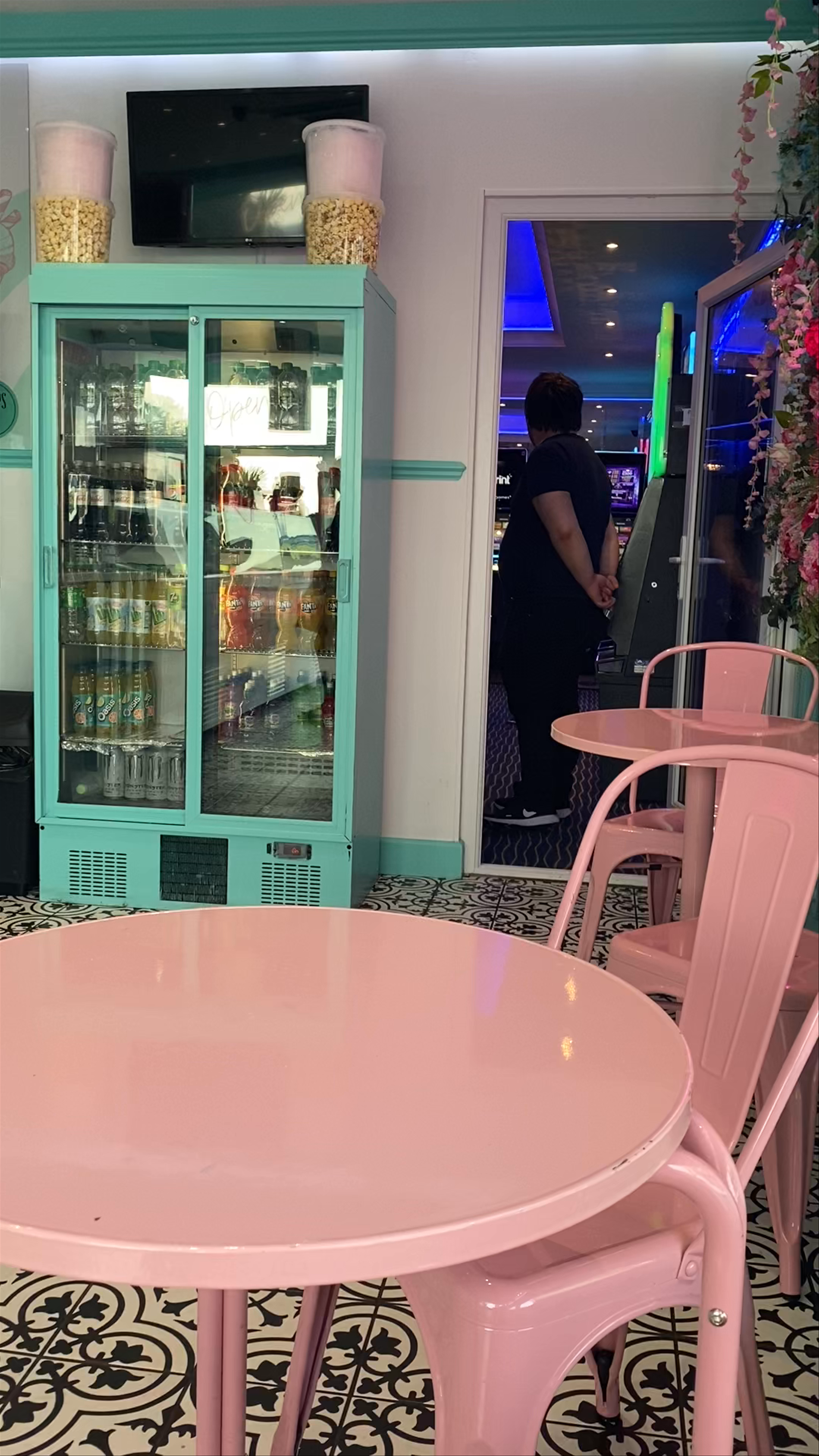 Bright and Charming Ice Cream Cafe at Scoops 37, Southend-on-Sea