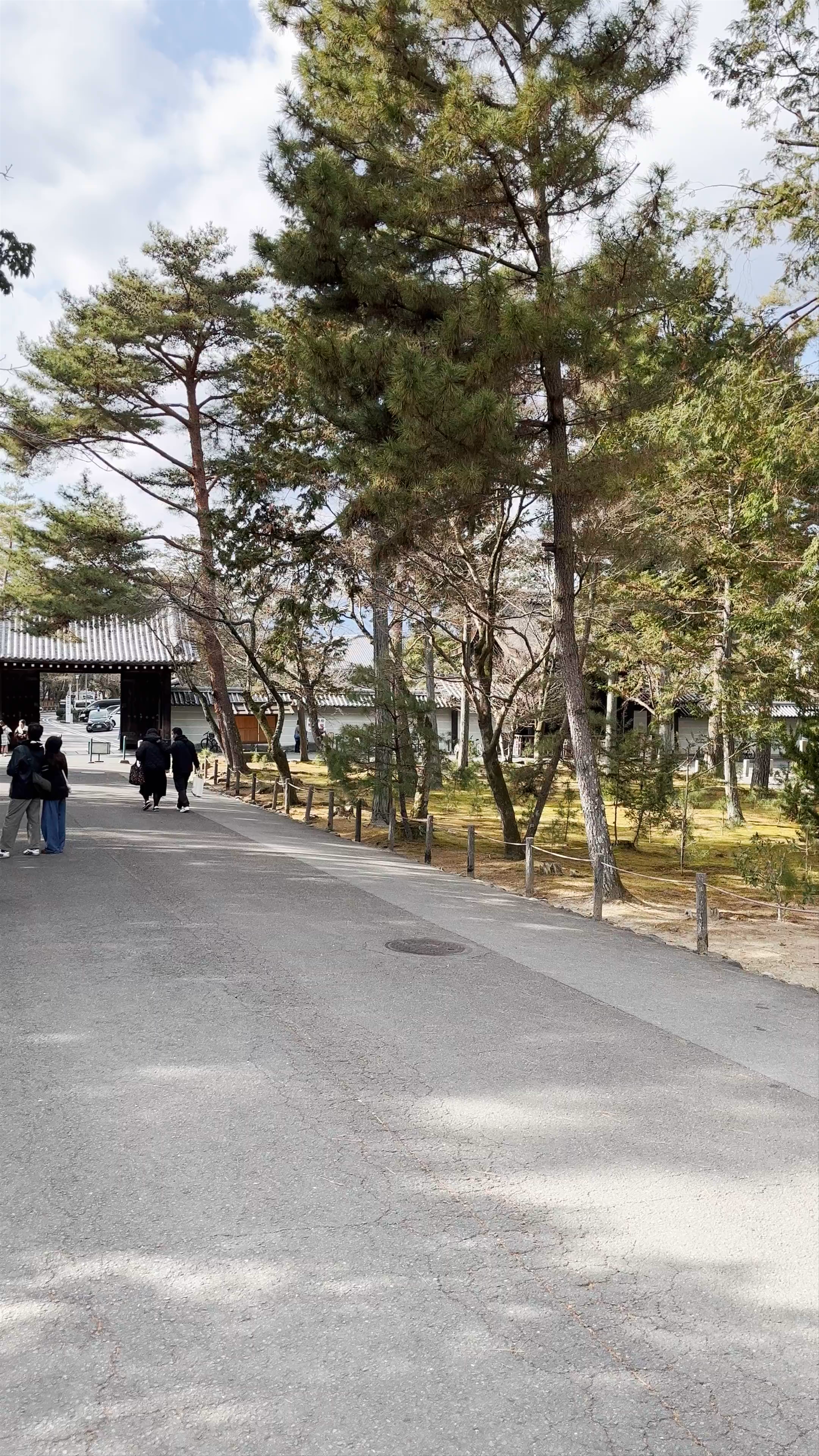 Nanzenji Sanmon Gate: Historic Zen Gateway in Kyoto